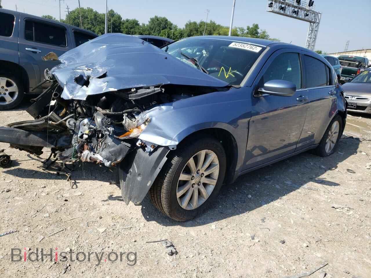 2011 CHRYSLER 200 - VIN: 1C3BC1FB8BN579733 - Фото 2