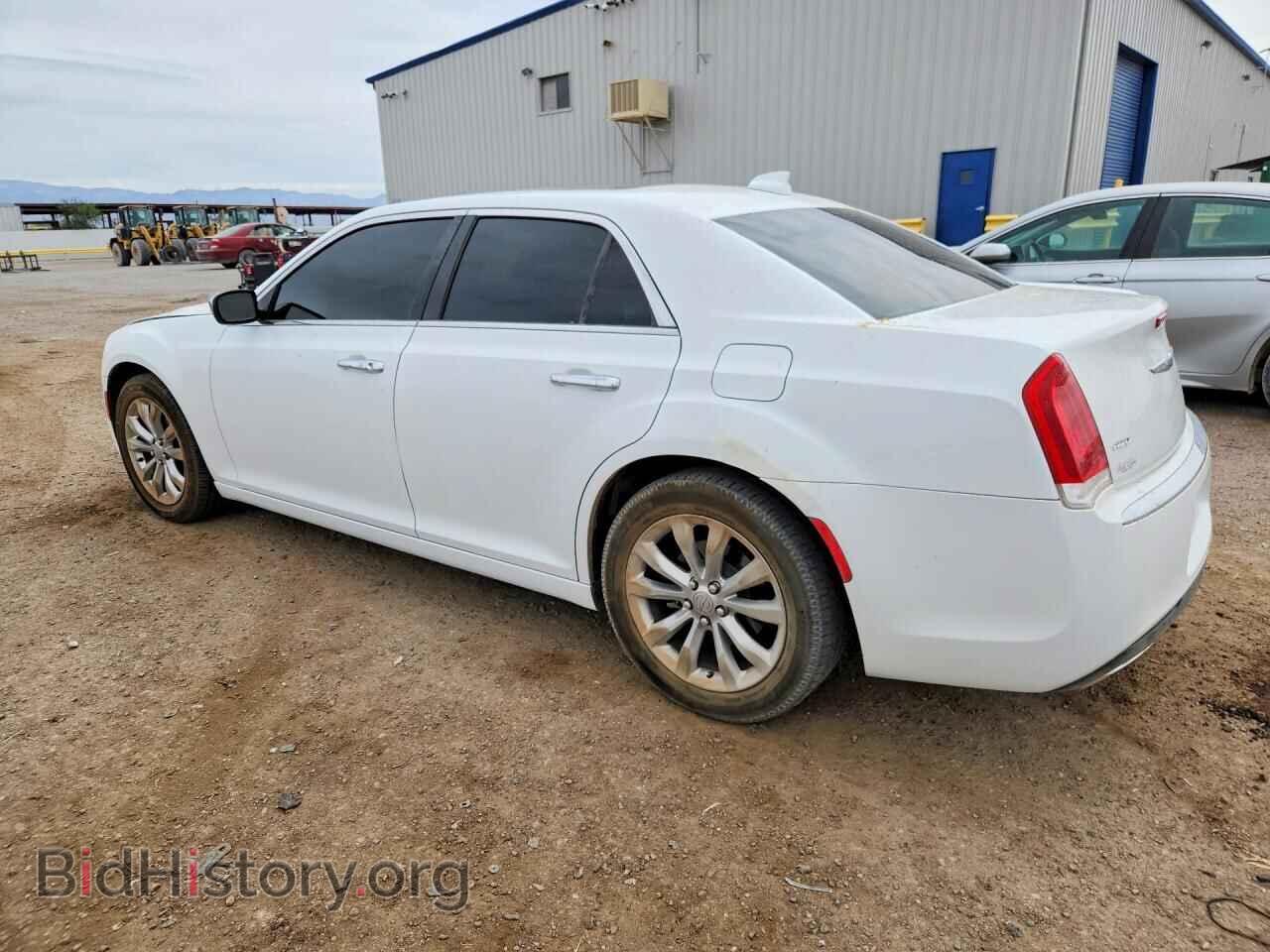 2019 CHRYSLER 300 - VIN: 2C3CCAKG0KH634500 - Фото 2
