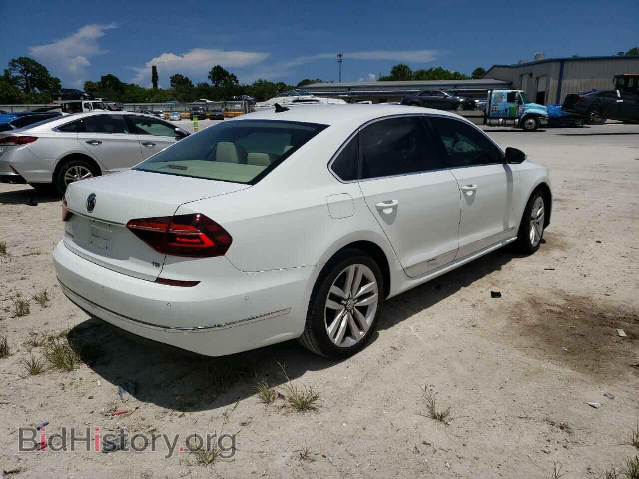 2017 VOLKSWAGEN PASSAT - VIN: 1VWCT7A36HC080157 - Фото 4