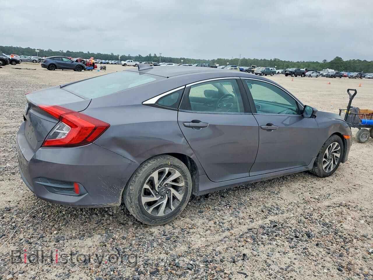 2018 HONDA CIVIC - VIN: 2HGFC2F76JH563599 - Фото 3