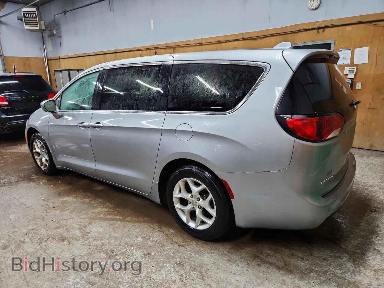 2018 CHRYSLER All Models - VIN: 2C4RC1FG2JR125906 - Фото 2