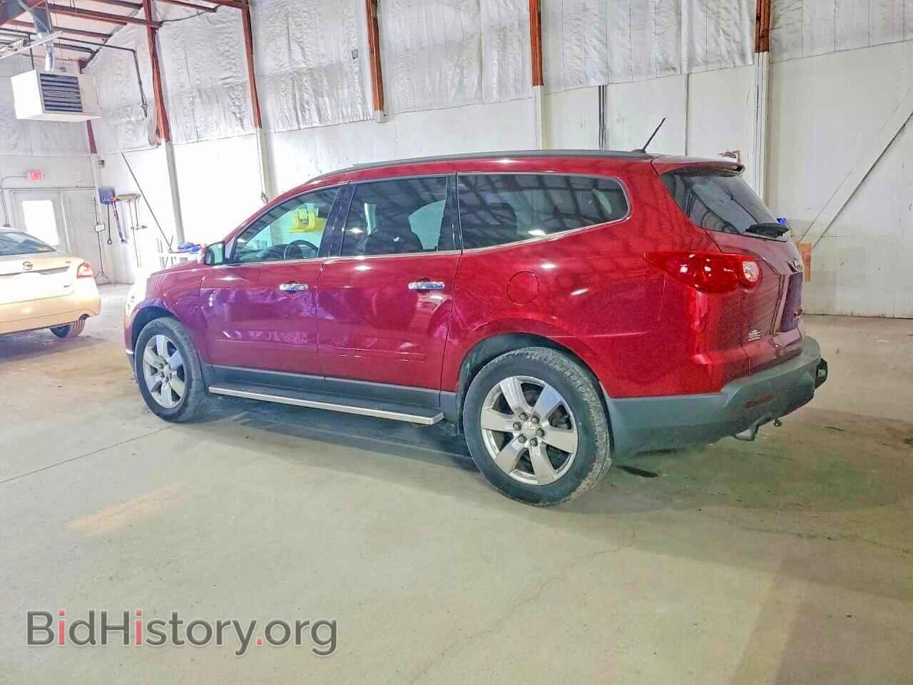 2011 CHEVROLET TRAVERSE - VIN: 1GNKRGED7BJ304997 - Фото 2