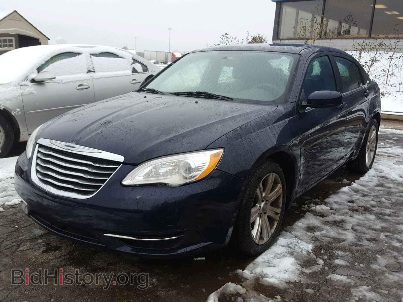 2013 CHRYSLER 200 - VIN: 1C3CCBAB8DN670022 - Фото 2