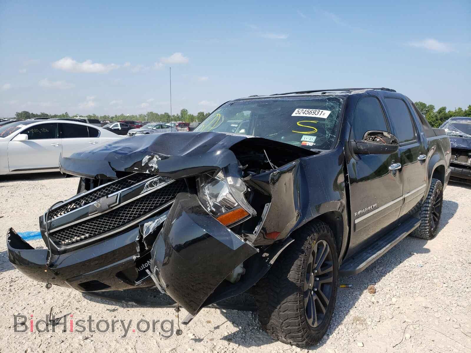 2011 CHEVROLET AVALANCHE - VIN: 3GNMCGE02BG108197 - Фото 2