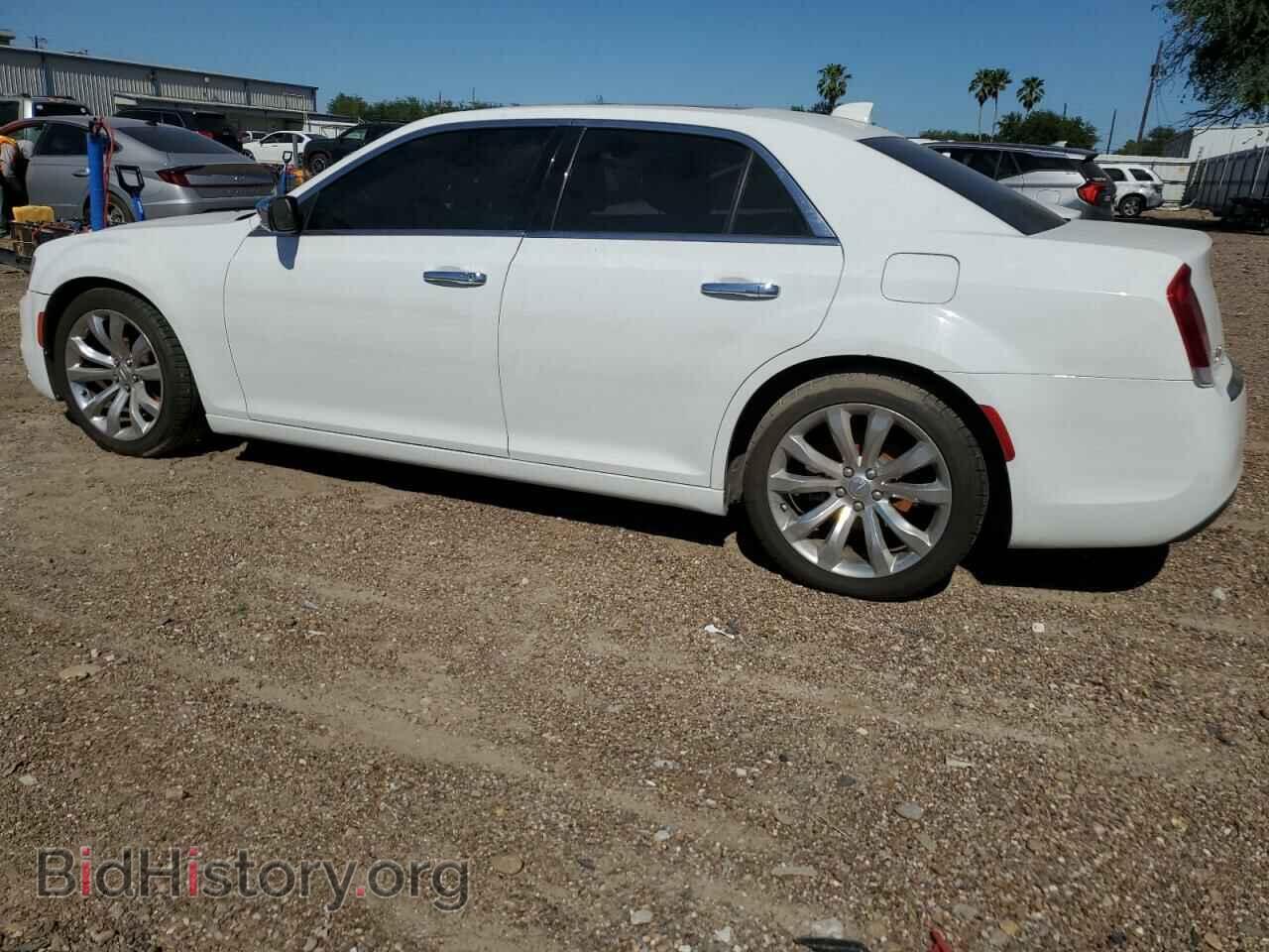 2018 CHRYSLER 300 - VIN: 2C3CCAEG4JH296223 - Фото 2