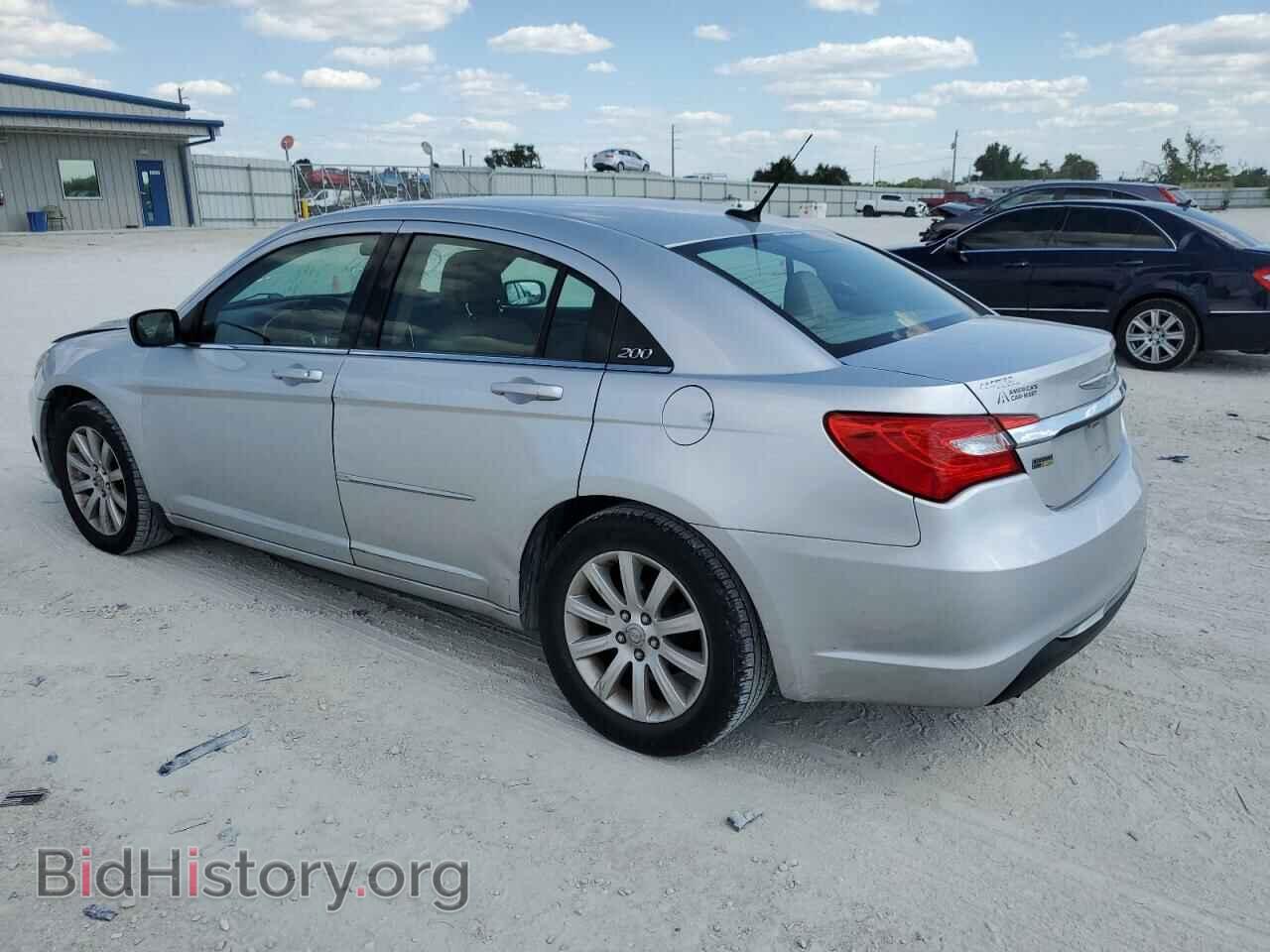 2011 CHRYSLER 200 - VIN: 1C3BC1FGXBN538628 - Фото 2