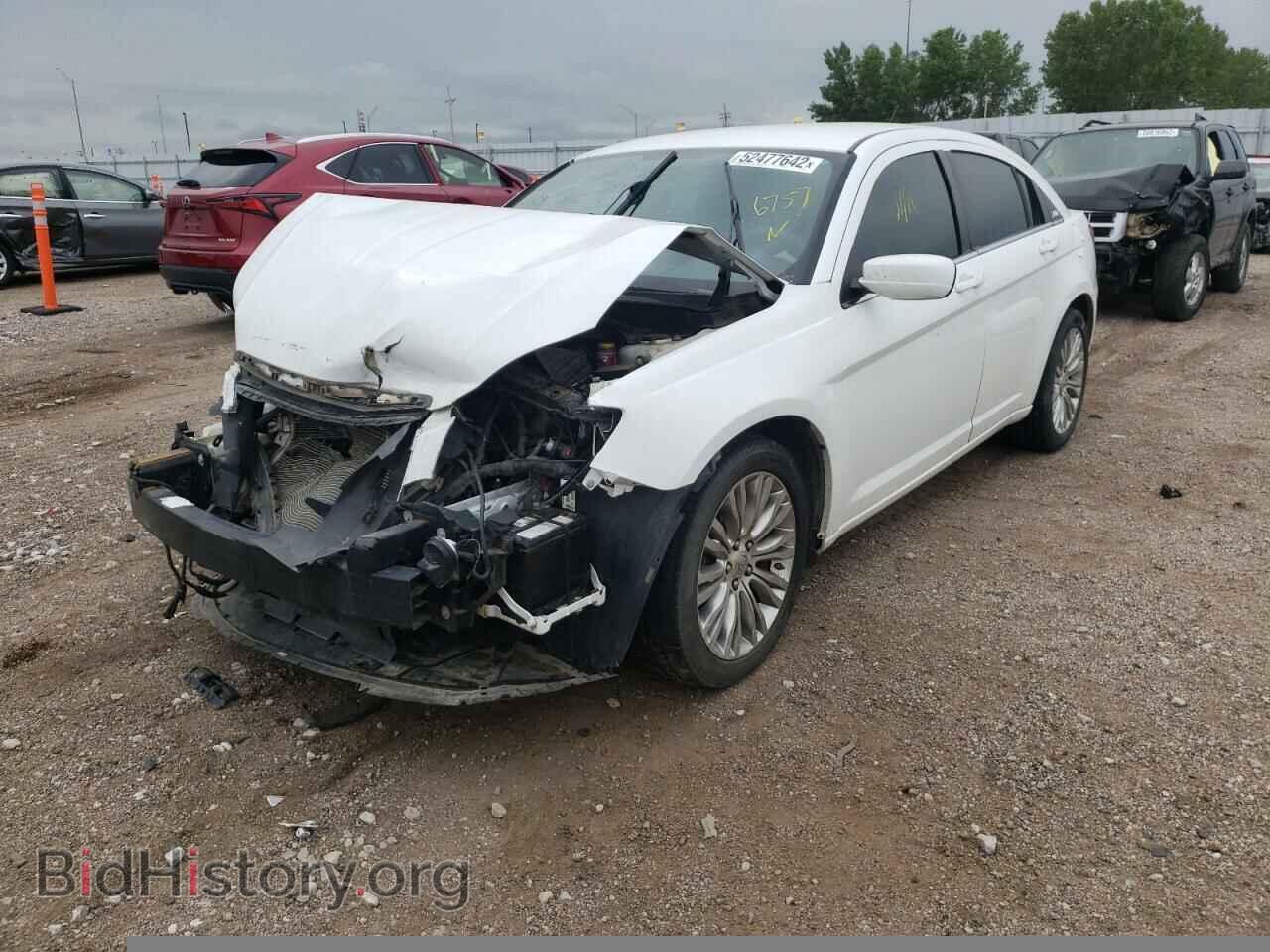 2012 CHRYSLER 200 - VIN: 1C3CCBAB3CN256757 - Фото 2