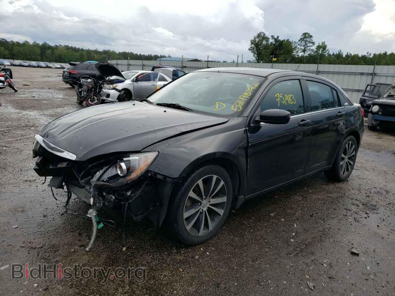 2013 CHRYSLER 200 - VIN: 1C3CCBBG7DN700038 - Фото 2