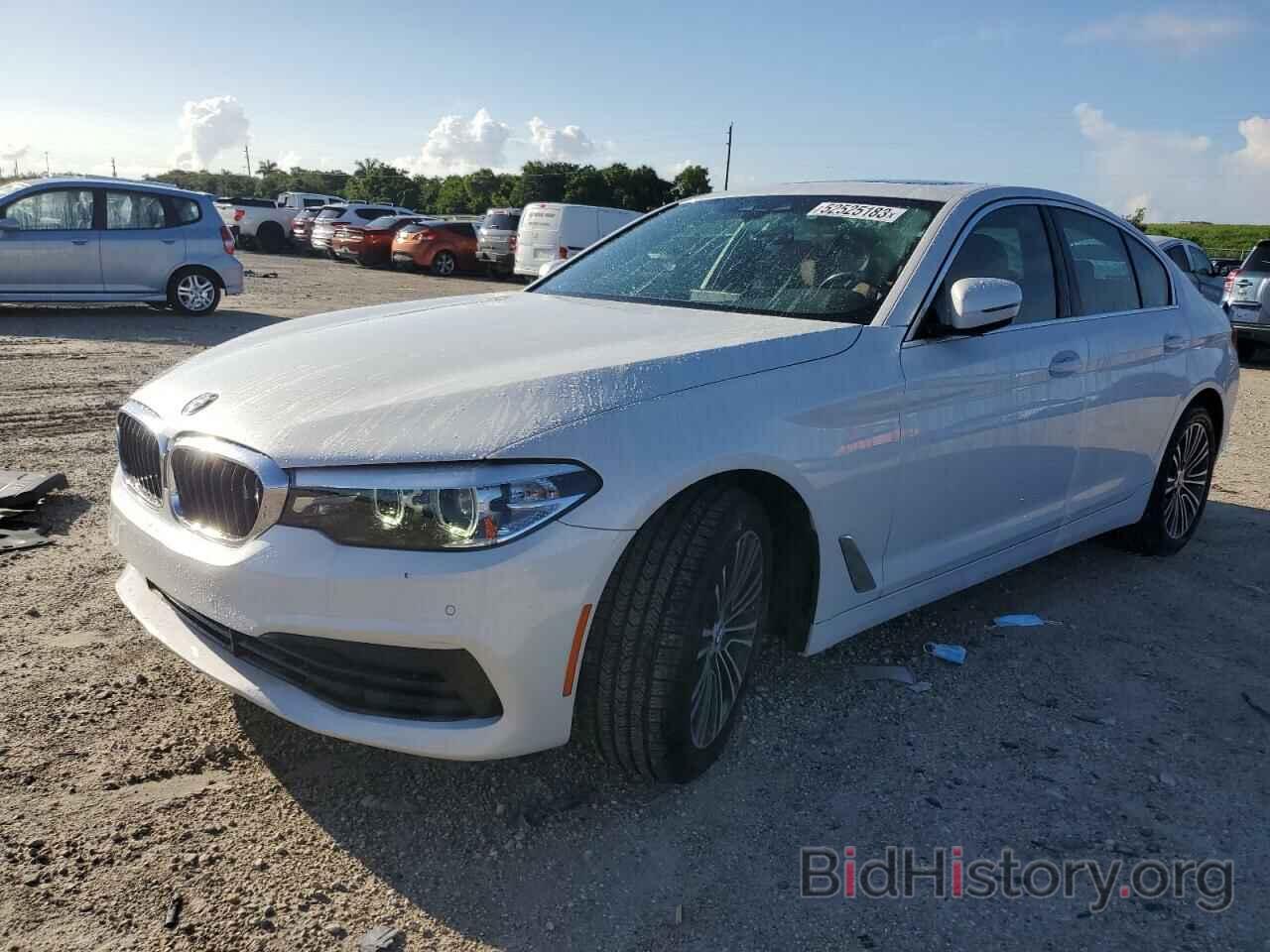 Photo WBAJA5C51KWW13506 - BMW 5 SERIES 2019