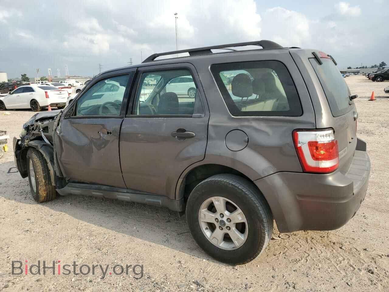 2011 FORD ESCAPE - VIN: 1FMCU0C73BKB24132 - Фото 2
