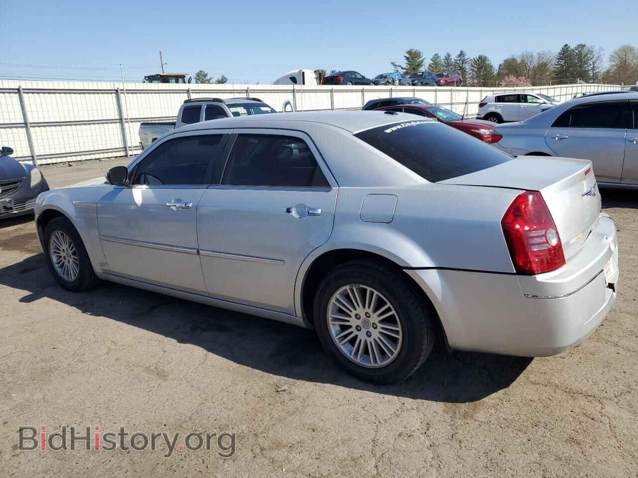 2010 CHRYSLER 300 - VIN: 2C3CA5CVXAH105404 - Фото 2