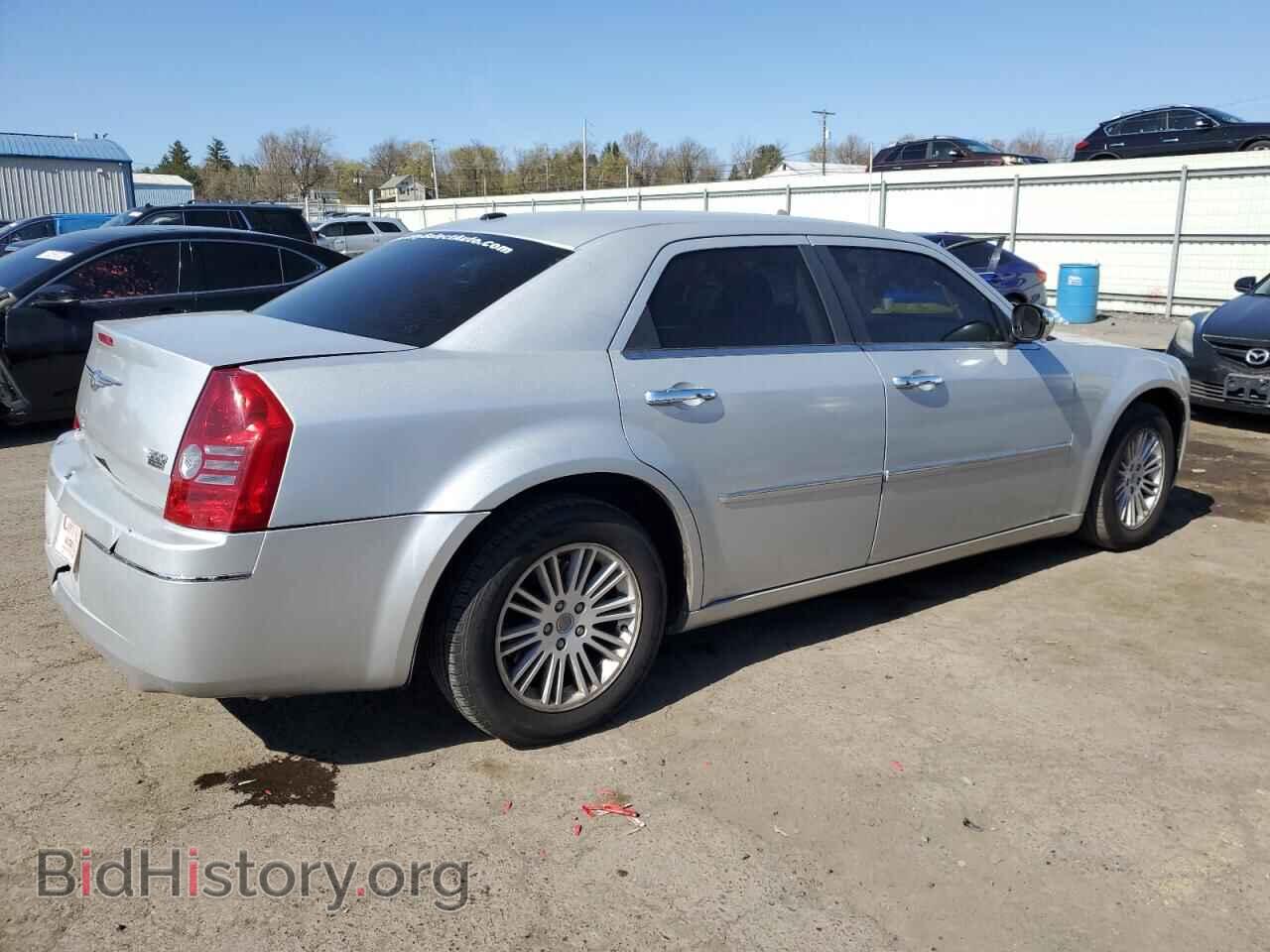 2010 CHRYSLER 300 - VIN: 2C3CA5CVXAH105404 - Фото 3