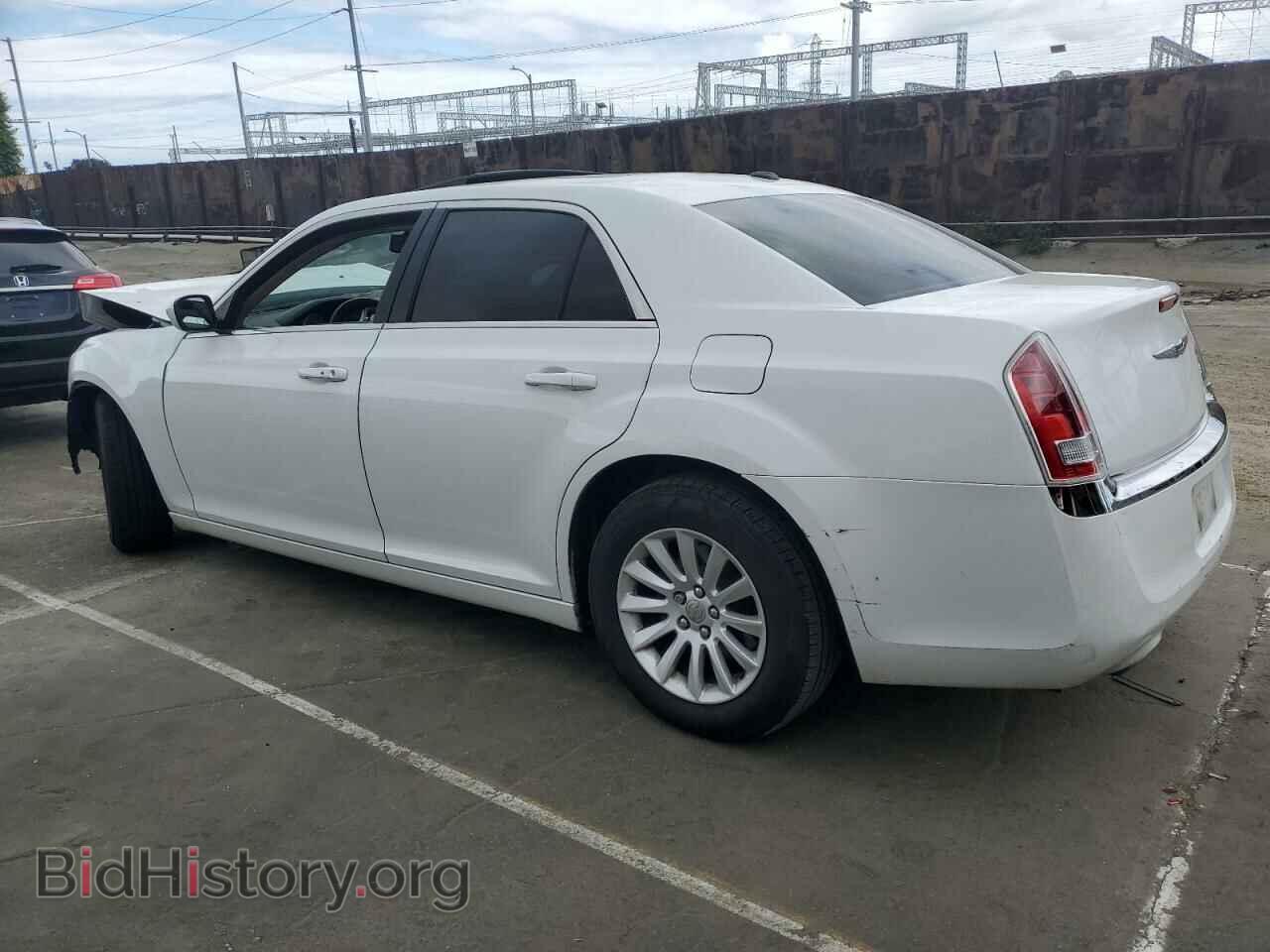 2013 CHRYSLER 300 - VIN: 2C3CCAAG4DH556145 - Фото 2