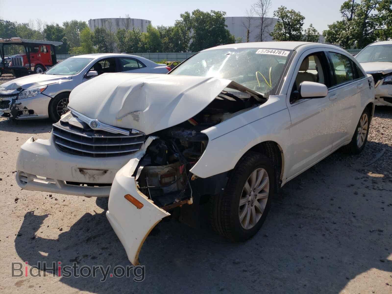 2010 CHRYSLER SEBRING - VIN: 1C3CC5FBXAN188190 - Фото 2