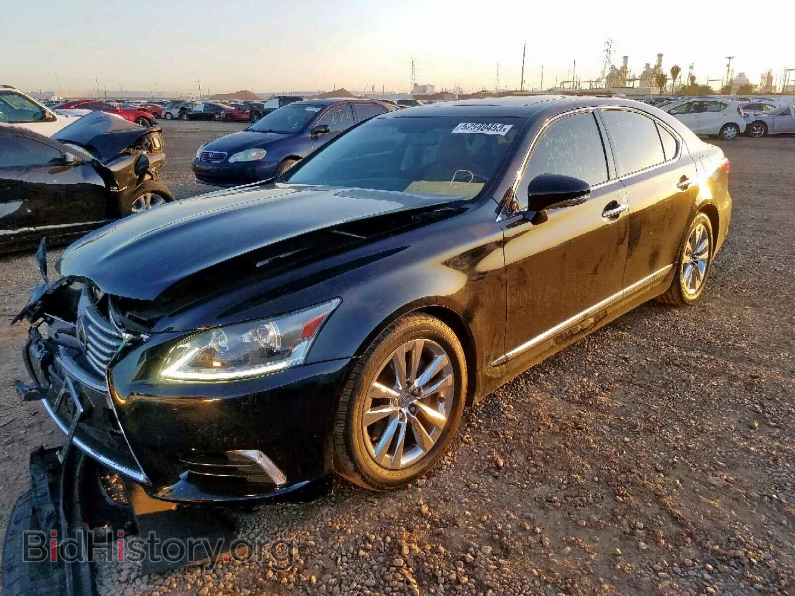 2013 LEXUS LS460 - VIN: JTHBL5EF9D5124818 - Photo 2