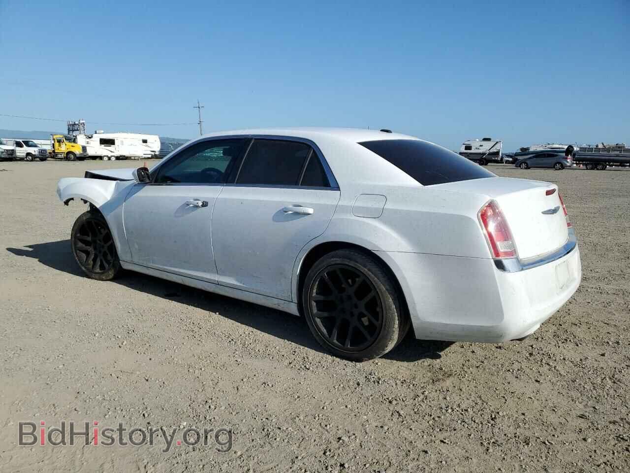 2013 CHRYSLER 300 - VIN: 2C3CCAAG8DH578410 - Фото 2