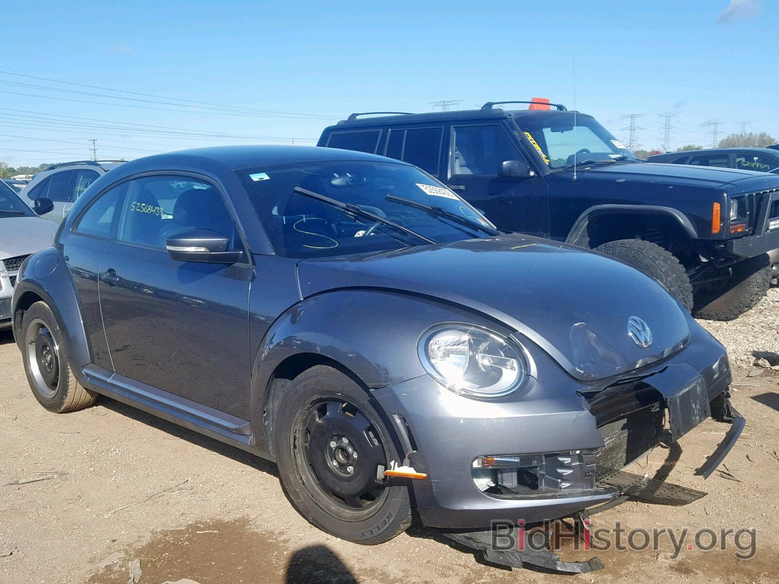 Photo 3VWJP7AT5CM606488 - VOLKSWAGEN BEETLE 2012