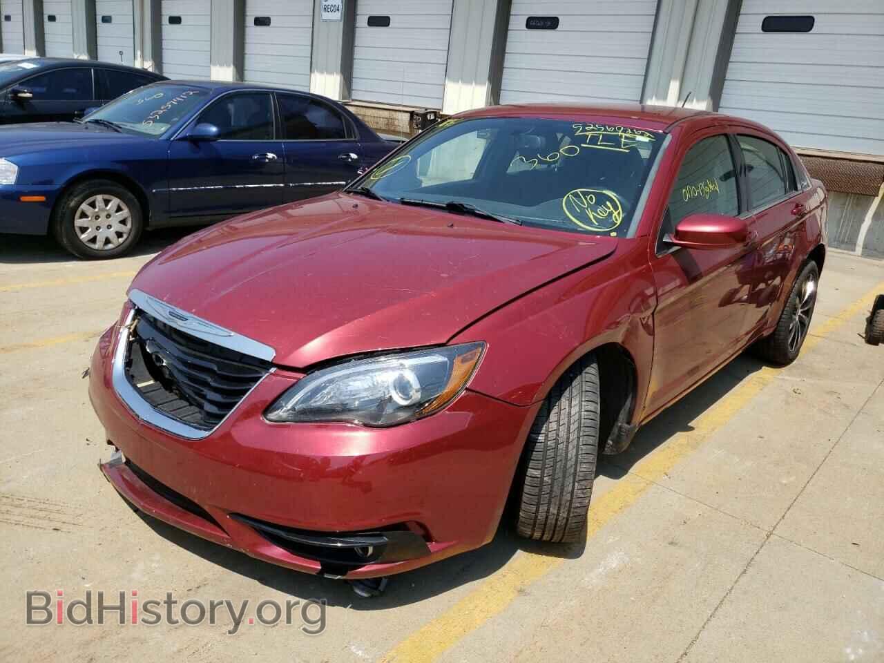 2013 CHRYSLER 200 - VIN: 1C3CCBBG4DN716424 - Фото 2