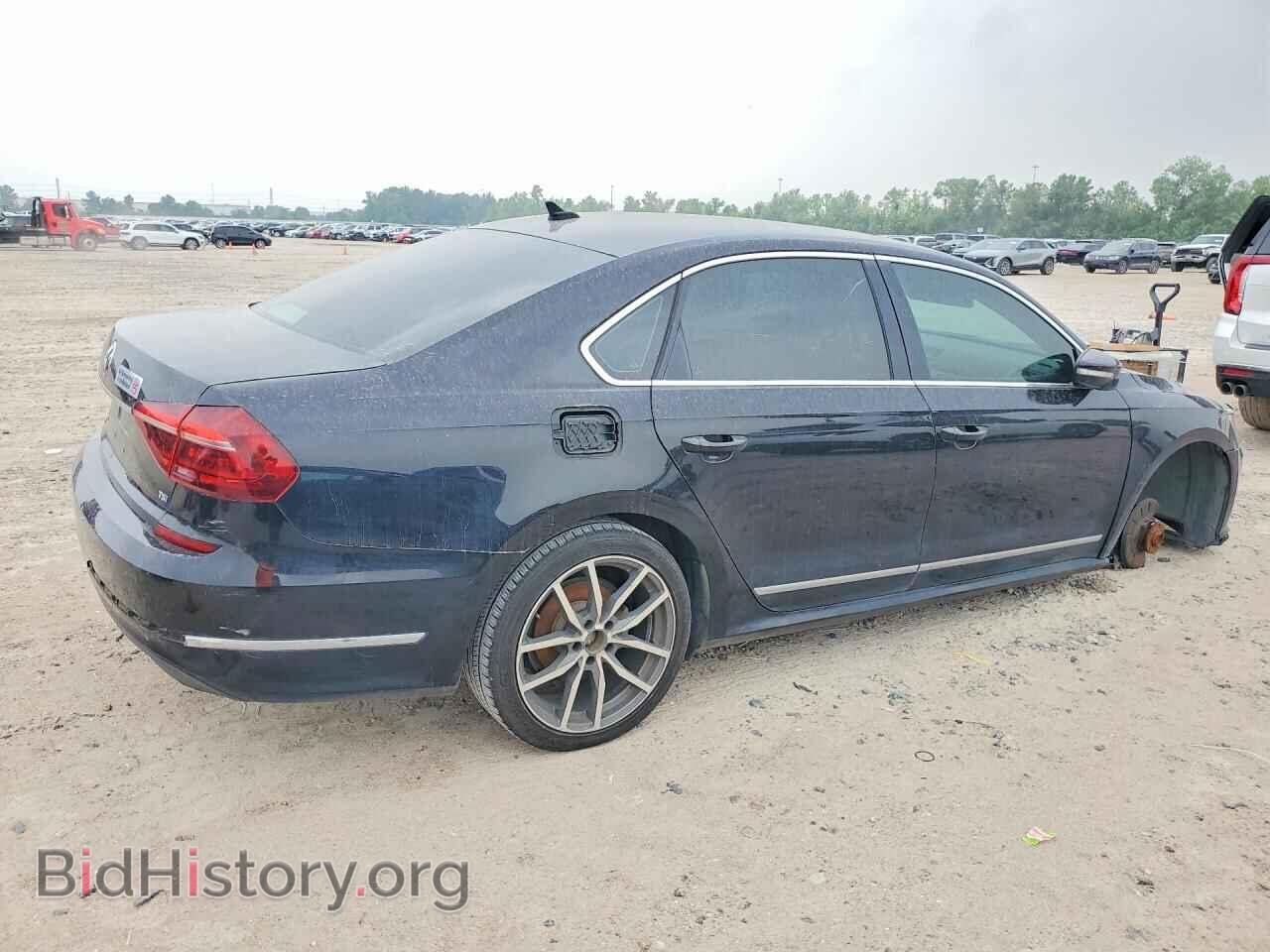 2017 VOLKSWAGEN PASSAT - VIN: 1VWBT7A31HC044209 - Фото 3