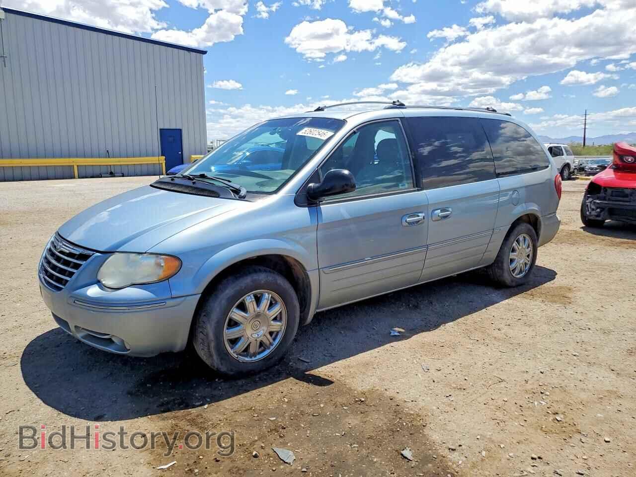 Photo 2C8GP64L95R209282 - CHRYSLER MINIVAN 2005