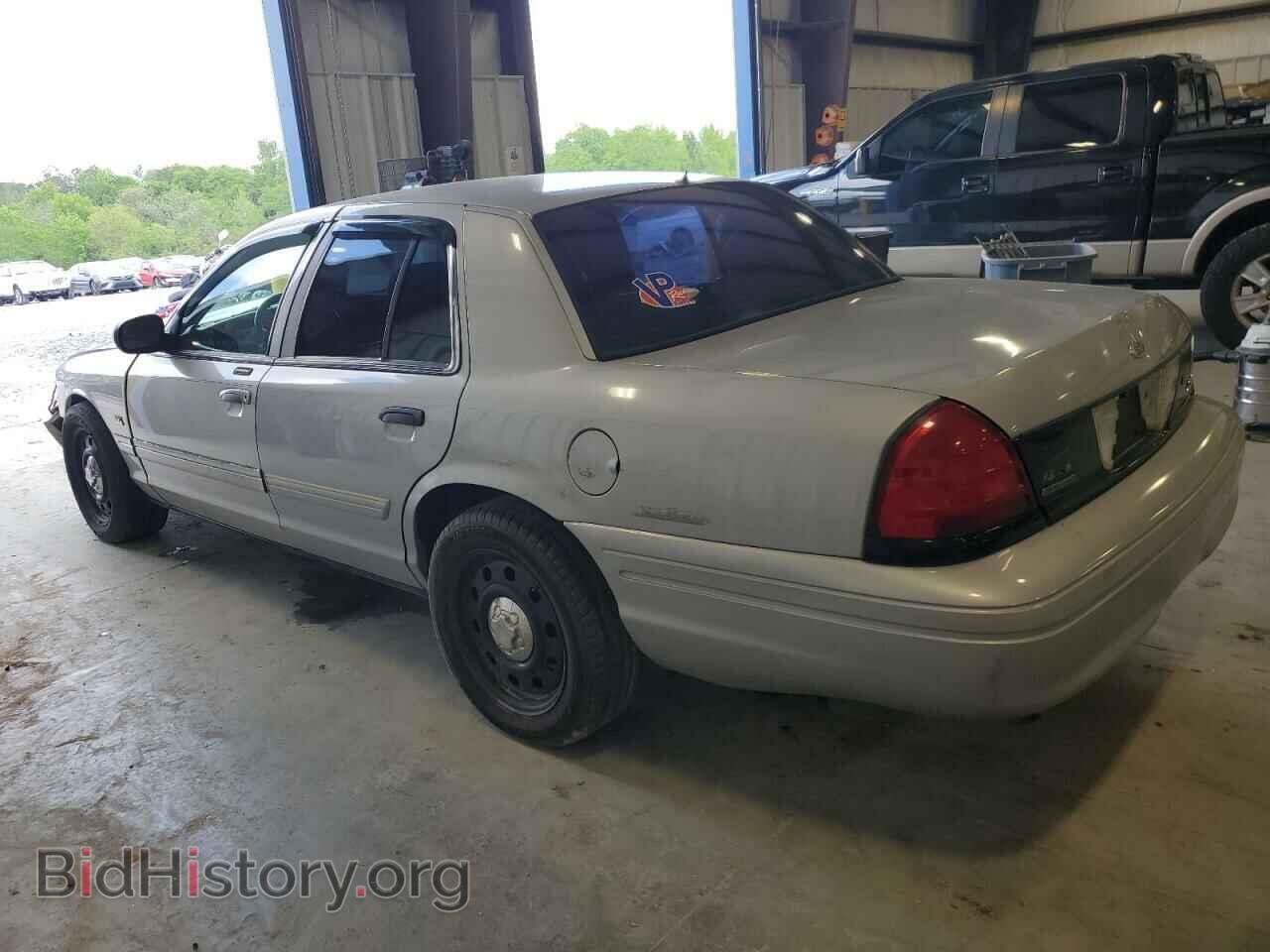 2011 FORD CROWN VIC - VIN: 2FABP7BV9BX123022 - Фото 2