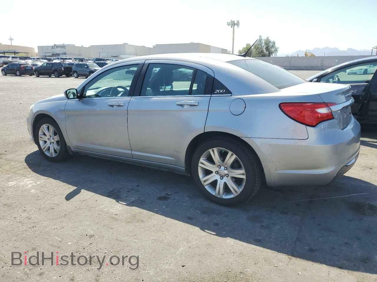 2013 CHRYSLER 200 - VIN: 1C3CCBAB8DN698435 - Фото 2