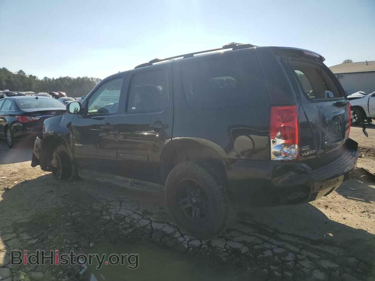 2011 GMC YUKON - VIN: 1GKS1AE05BR398961 - Photo 2