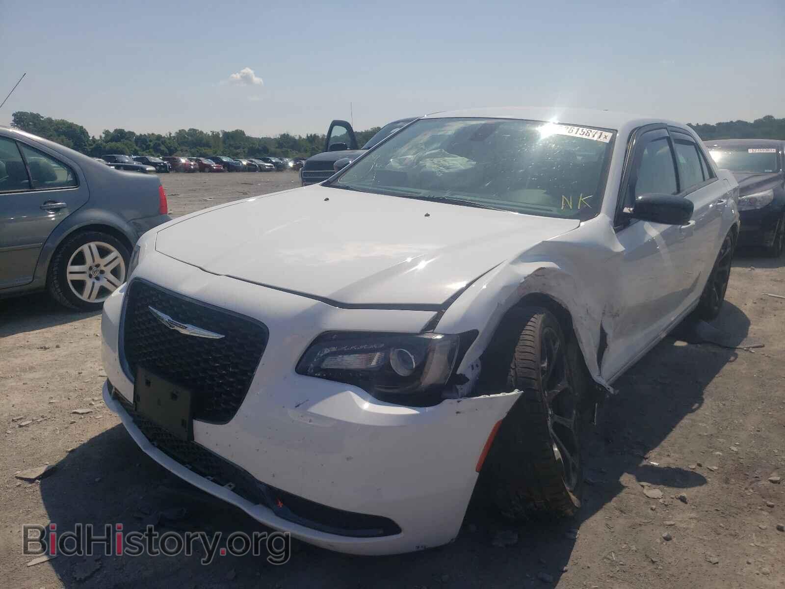 2019 CHRYSLER 300 - VIN: 2C3CCAAG3KH714455 - Фото 2