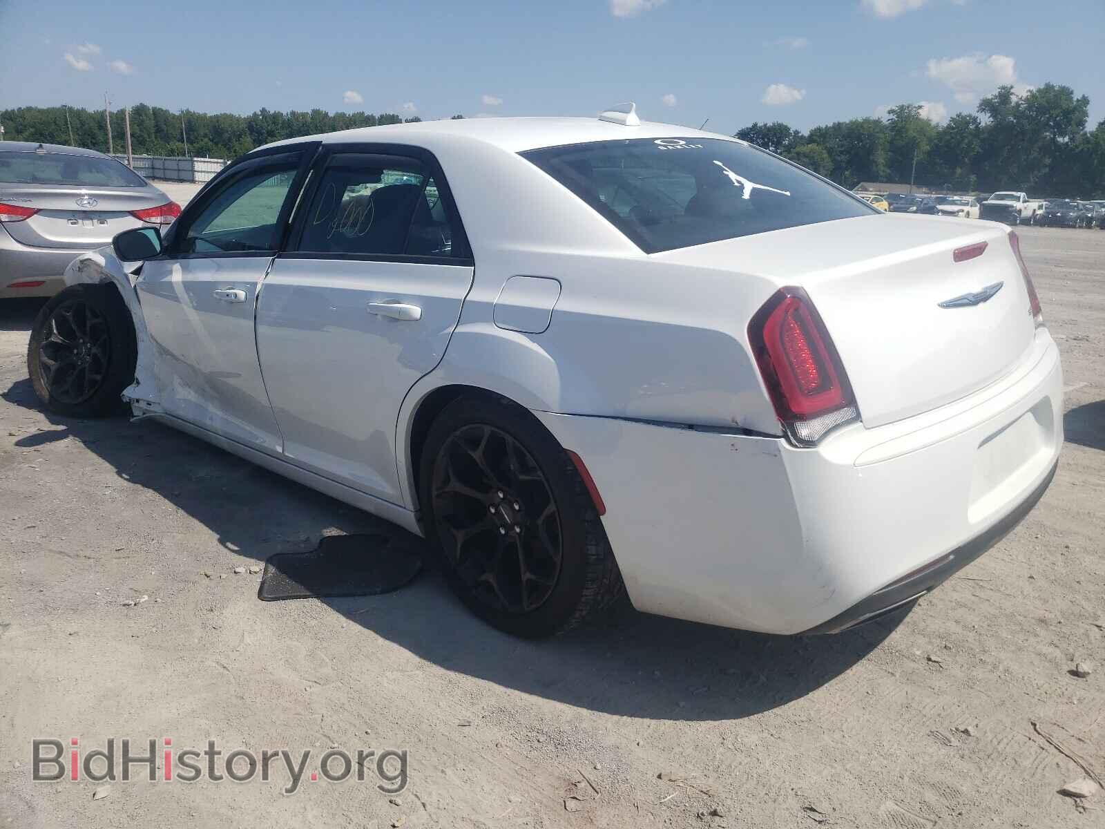 2019 CHRYSLER 300 - VIN: 2C3CCAAG3KH714455 - Фото 3