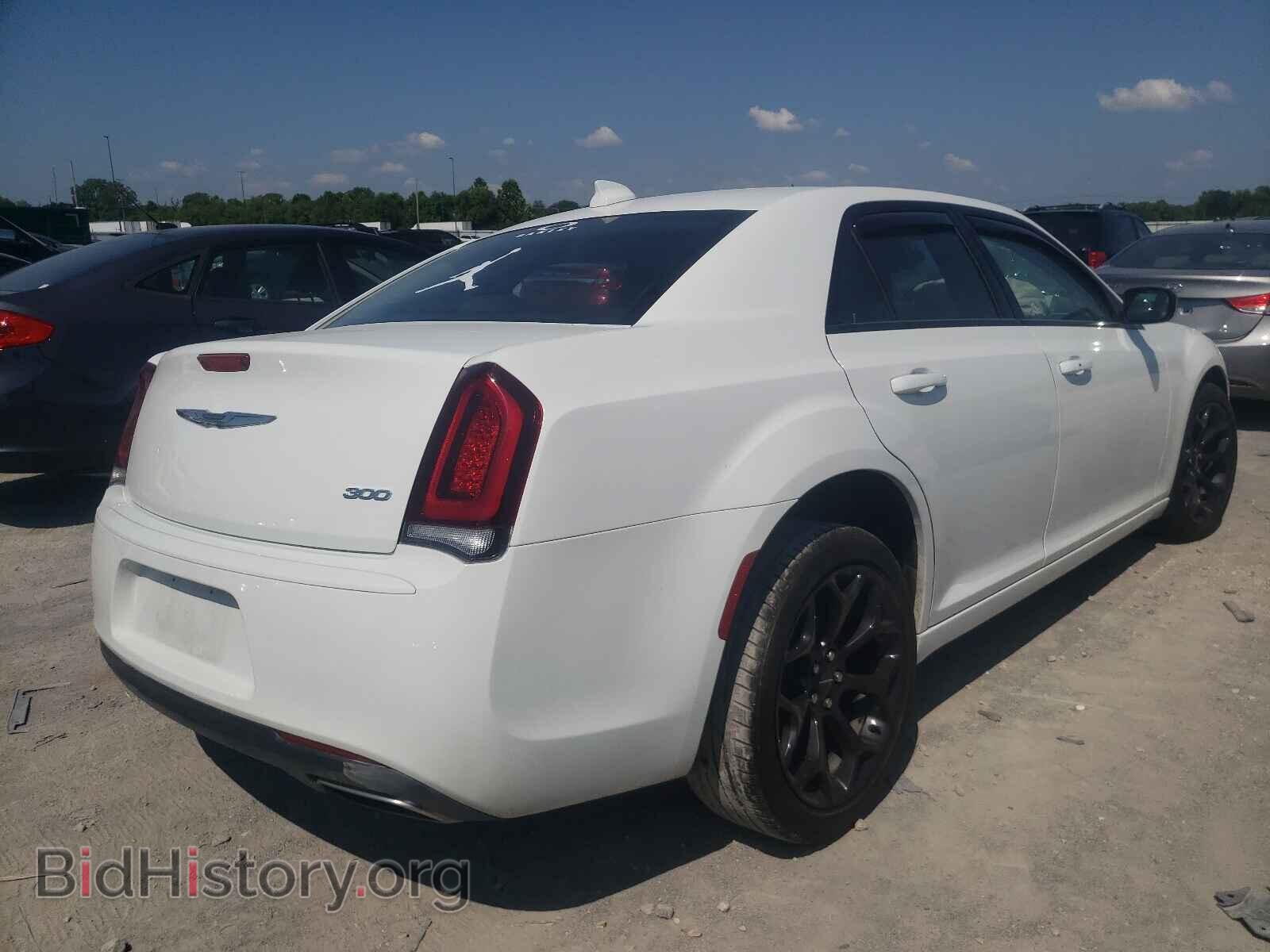 2019 CHRYSLER 300 - VIN: 2C3CCAAG3KH714455 - Фото 4