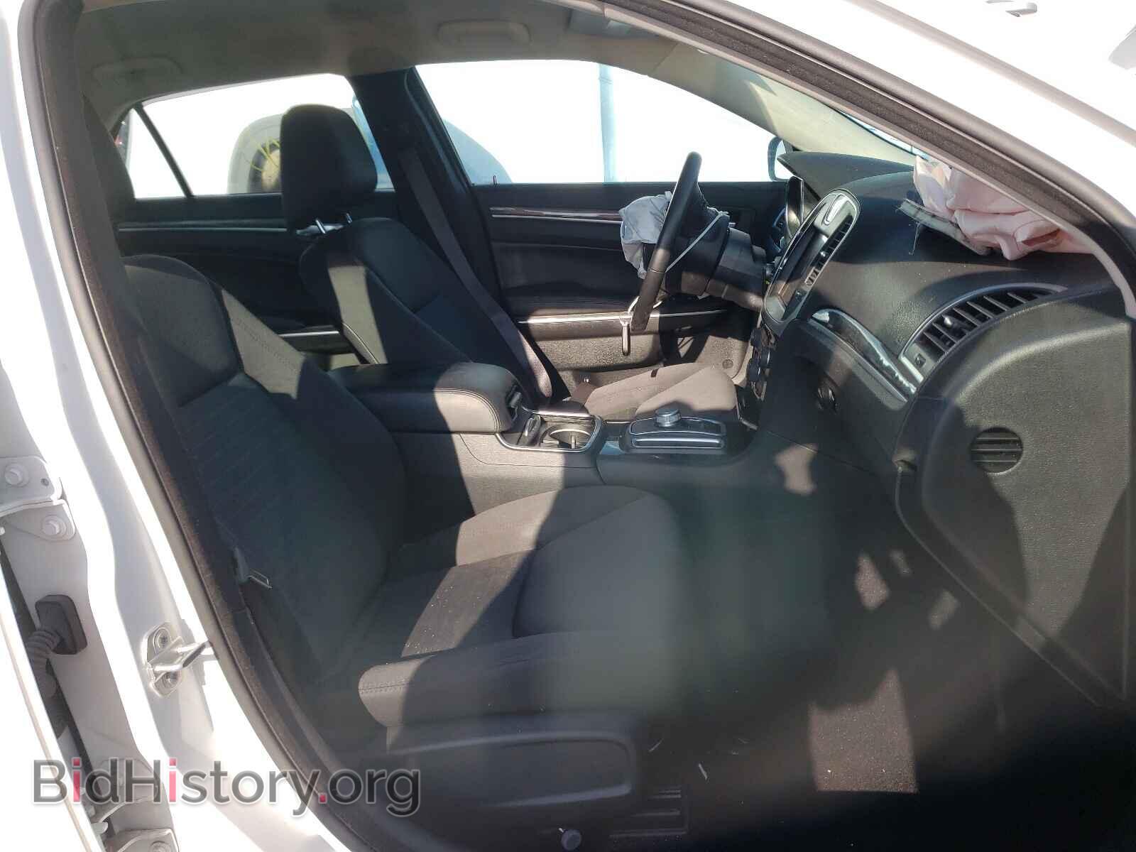 2019 CHRYSLER 300 - VIN: 2C3CCAAG3KH714455 - Фото 5