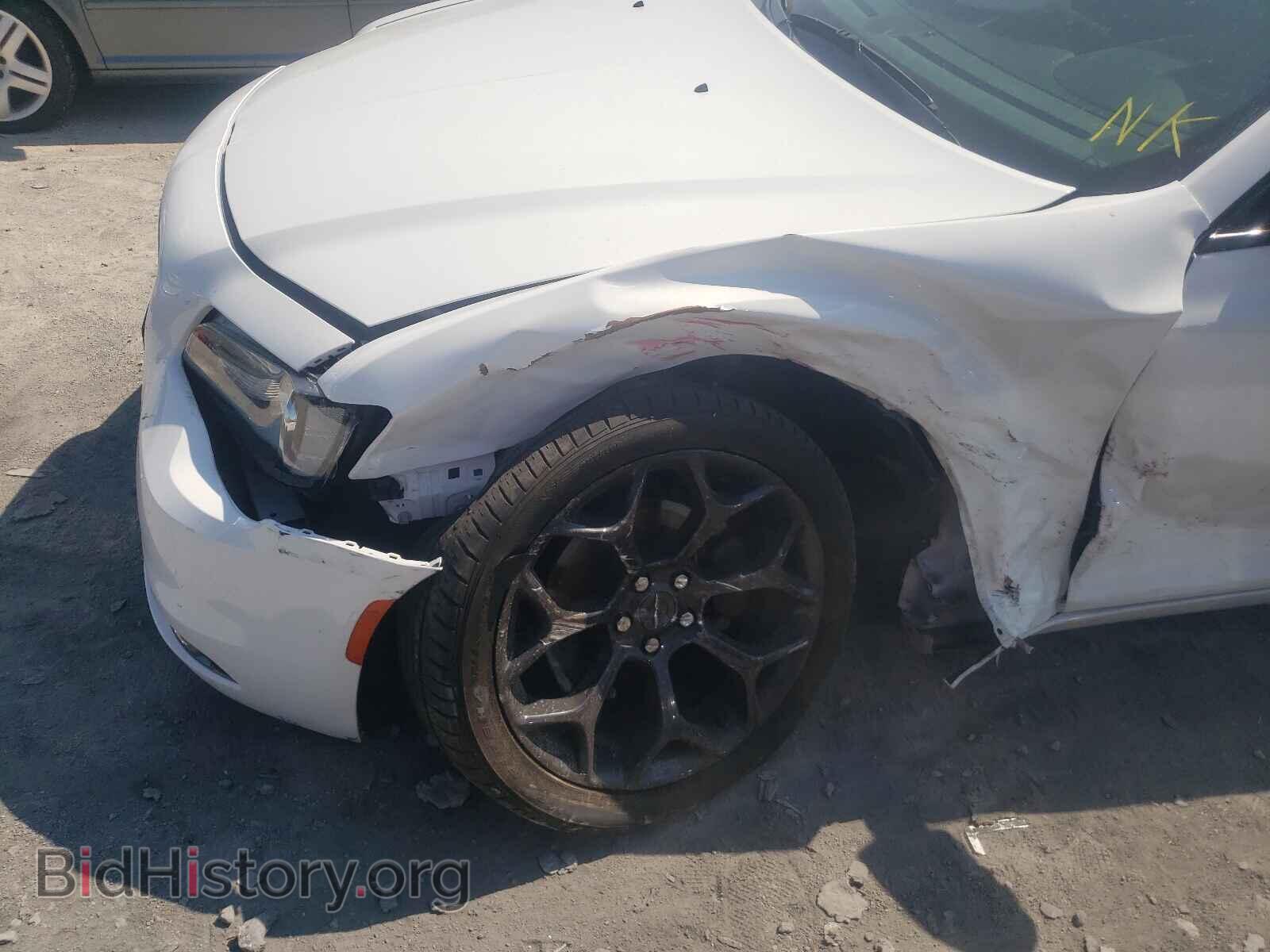 2019 CHRYSLER 300 - VIN: 2C3CCAAG3KH714455 - Фото 9