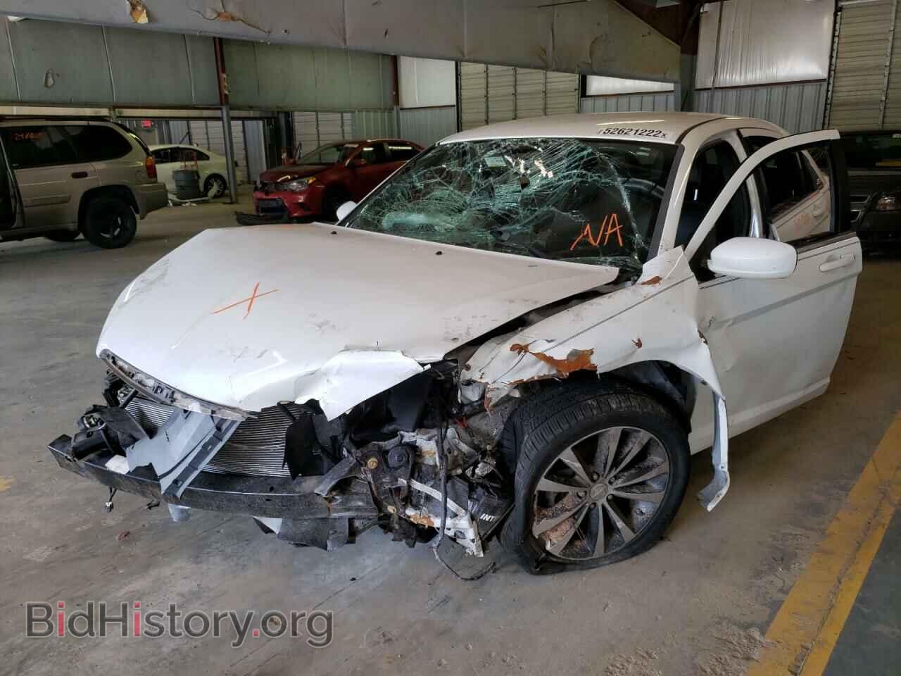 2011 CHRYSLER 200 - VIN: 1C3BC8FG1BN612172 - Фото 2