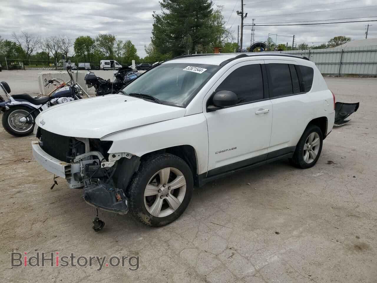 Photo 1J4NF1FB6BD197619 - JEEP COMPASS 2011
