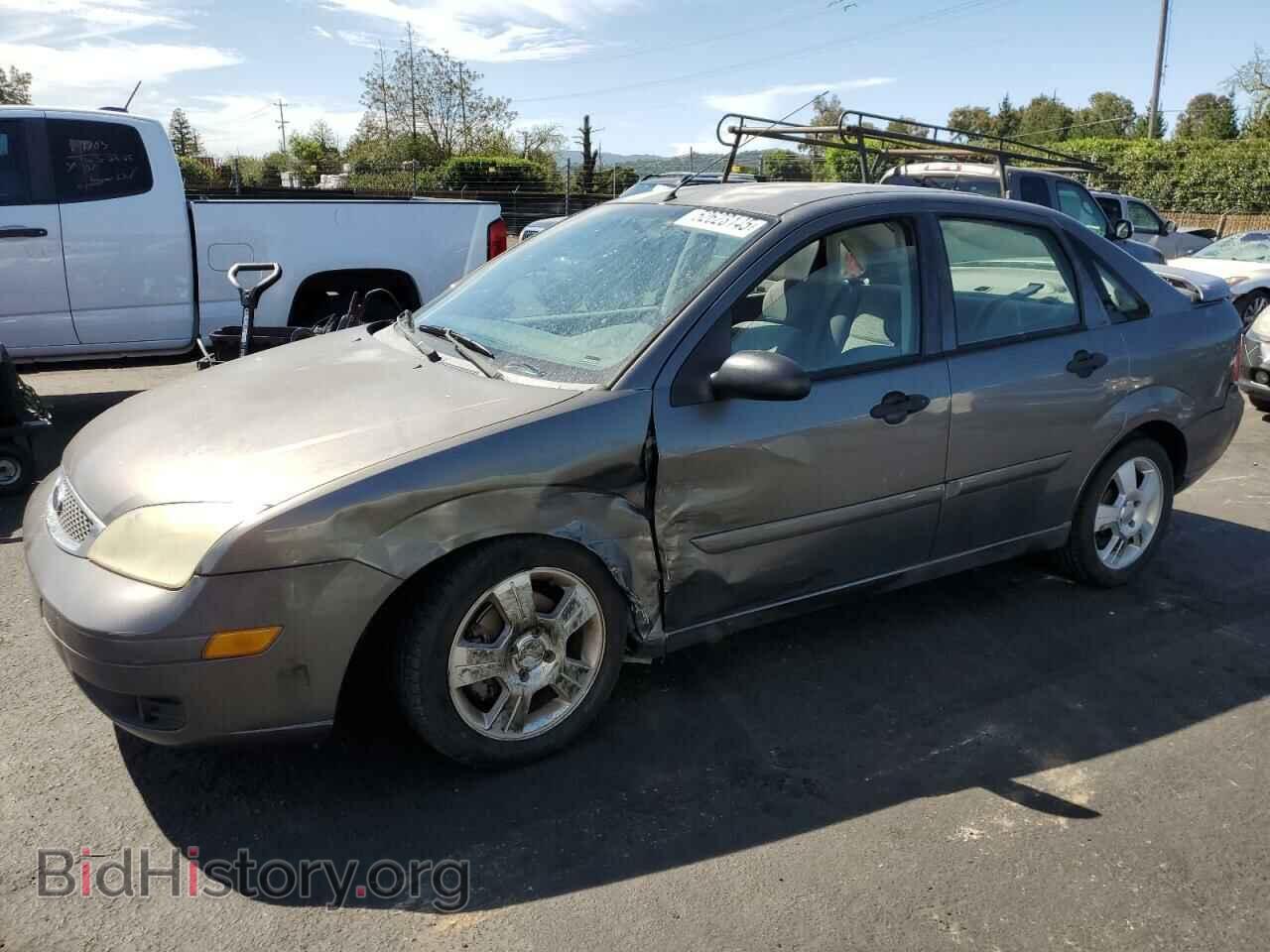 Photo 1FAHP34N75W187706 - FORD FOCUS 2005
