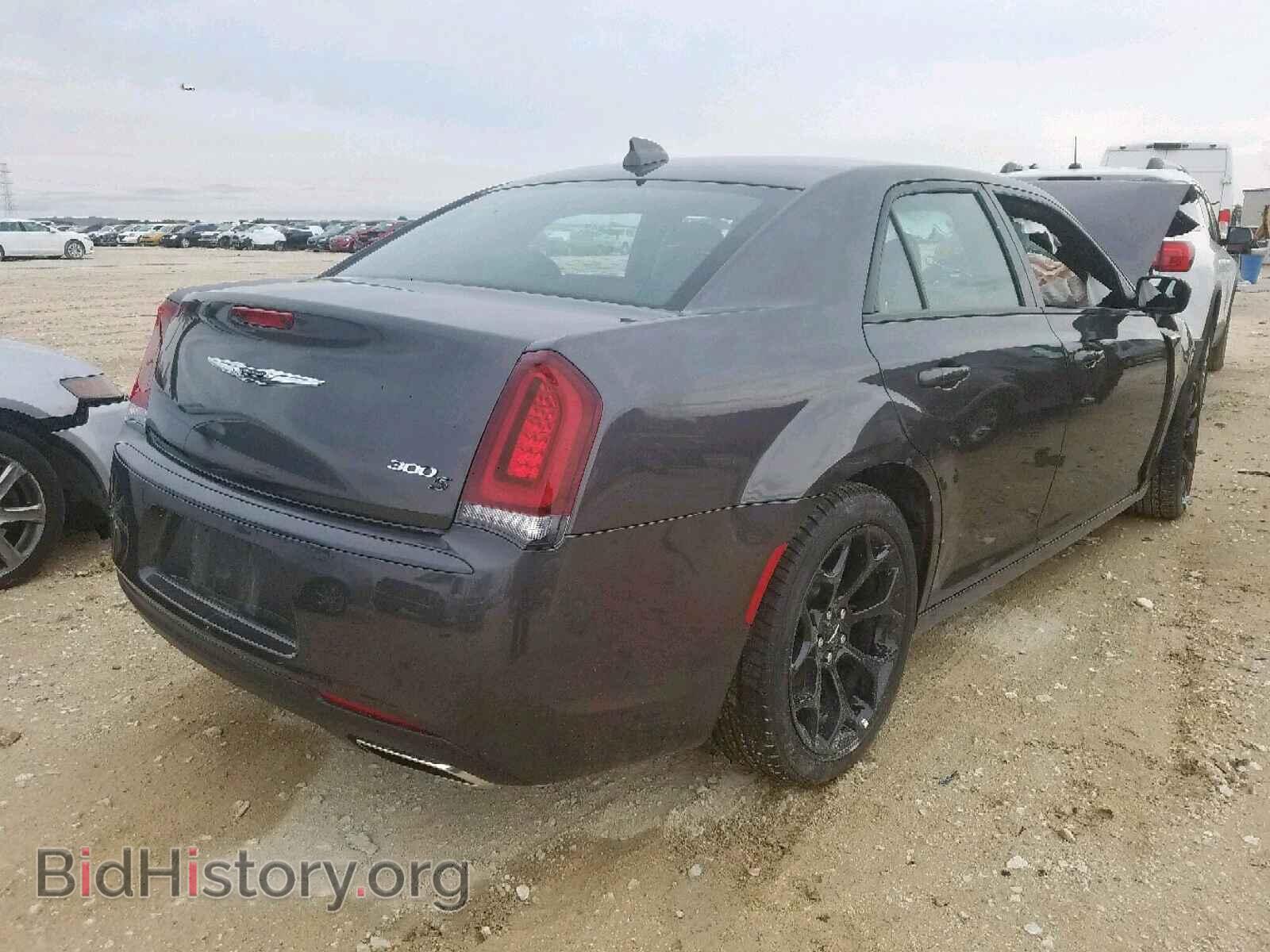 2019 CHRYSLER 300 - VIN: 2C3CCABG1KH639852 - Фото 4