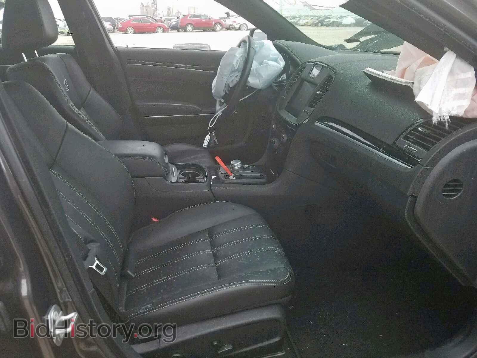 2019 CHRYSLER 300 - VIN: 2C3CCABG1KH639852 - Фото 5