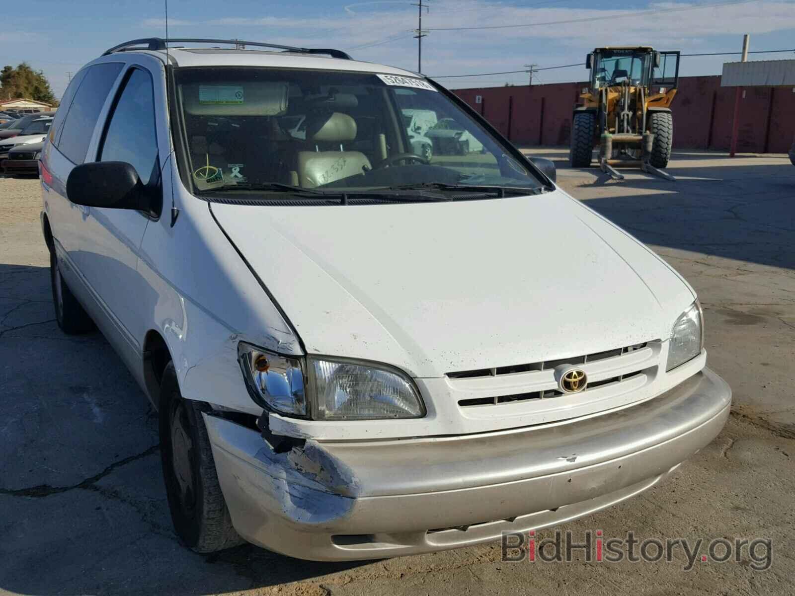 Photo 4T3ZF13C2WU070301 - TOYOTA SIENNA LE 1998