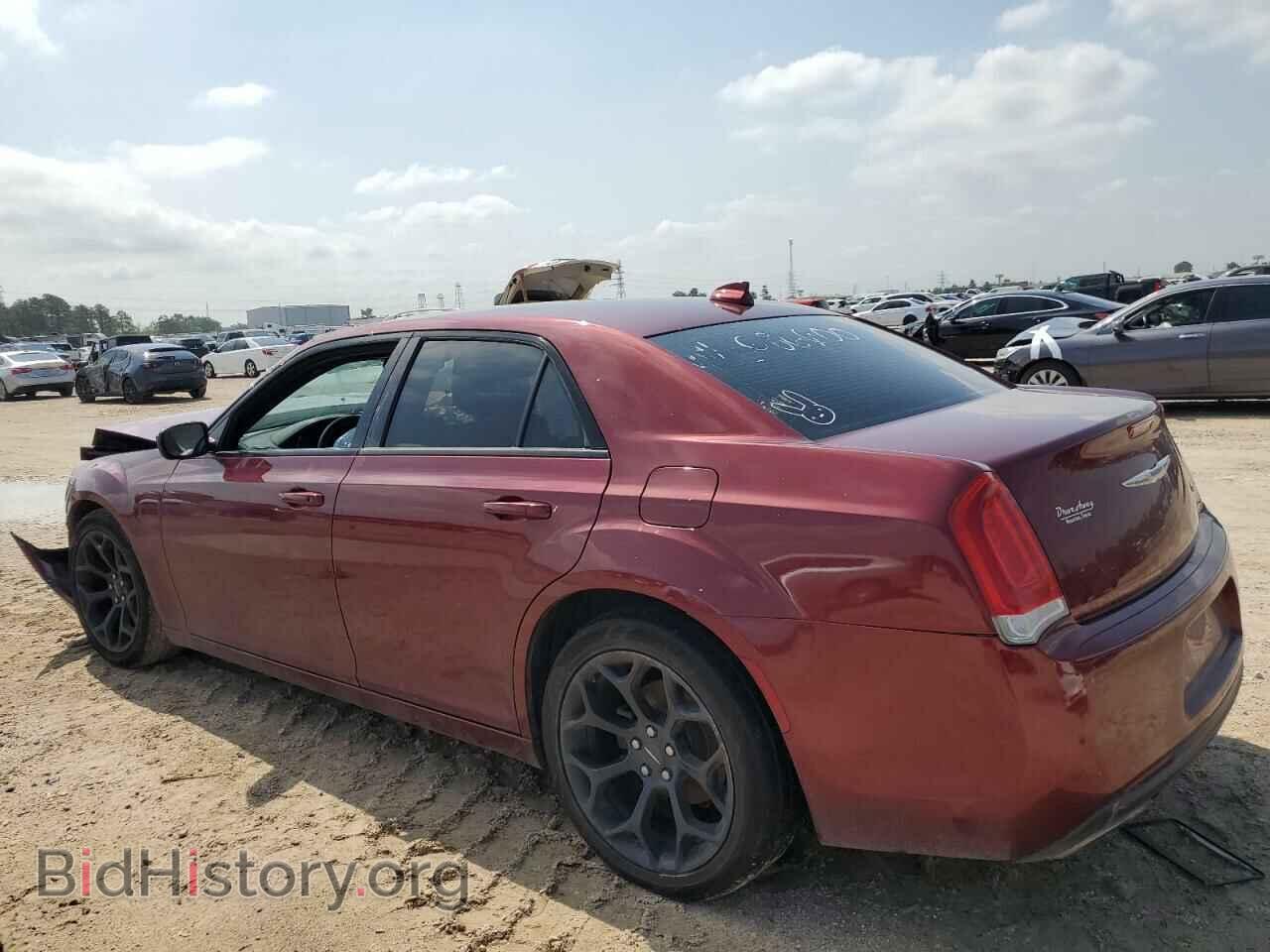 2019 CHRYSLER 300 - VIN: 2C3CCABG0KH686600 - Фото 2