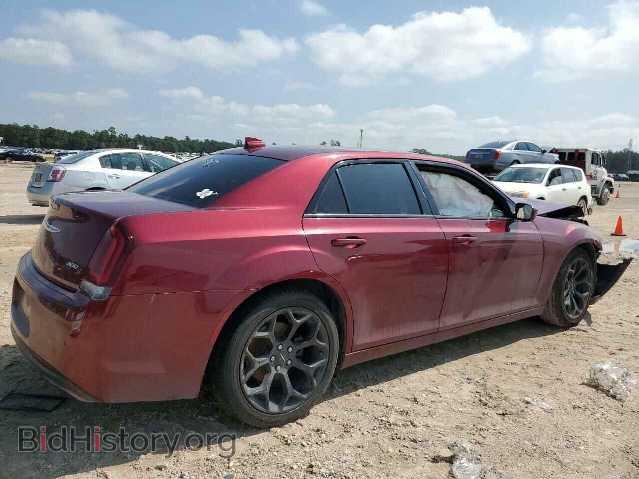 2019 CHRYSLER 300 - VIN: 2C3CCABG0KH686600 - Фото 3