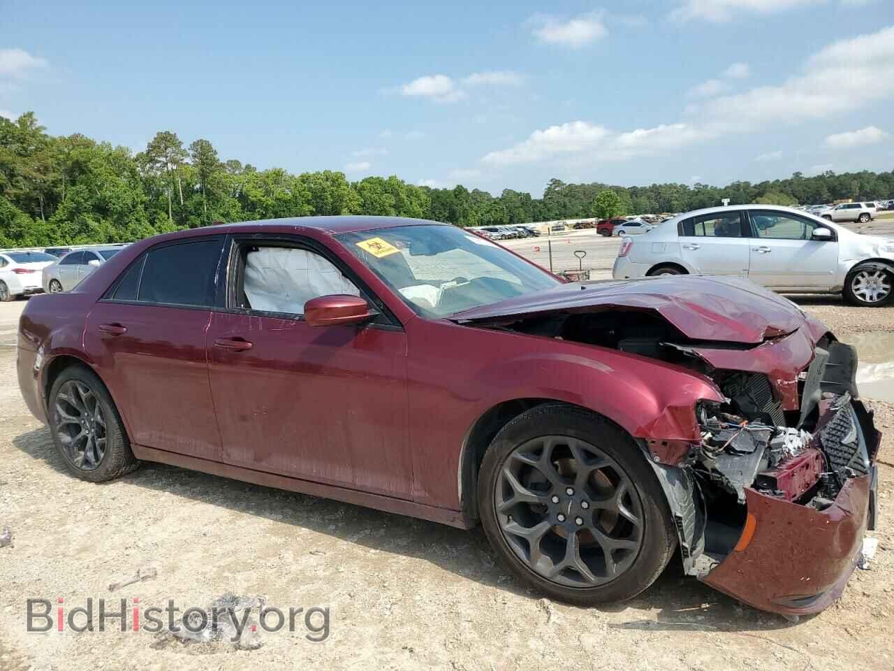 2019 CHRYSLER 300 - VIN: 2C3CCABG0KH686600 - Фото 4