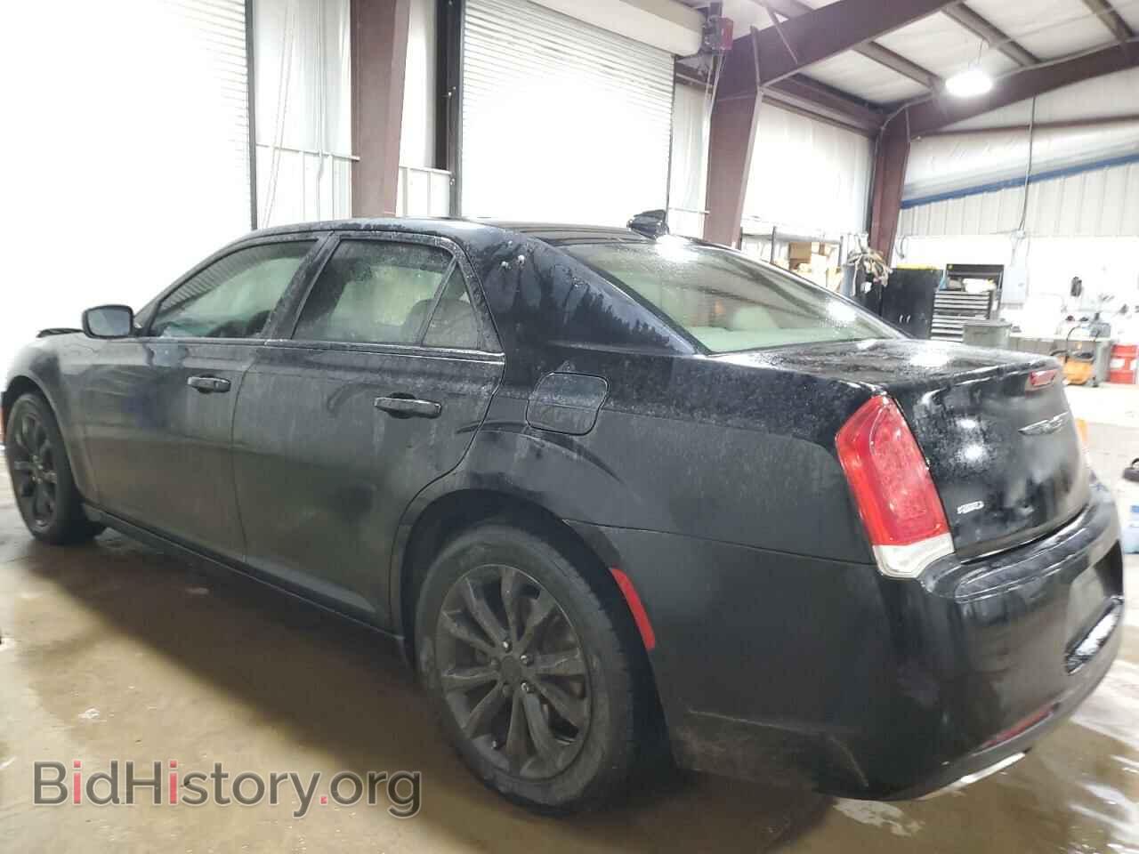 2016 CHRYSLER 300 - VIN: 2C3CCARG4GH208371 - Фото 2