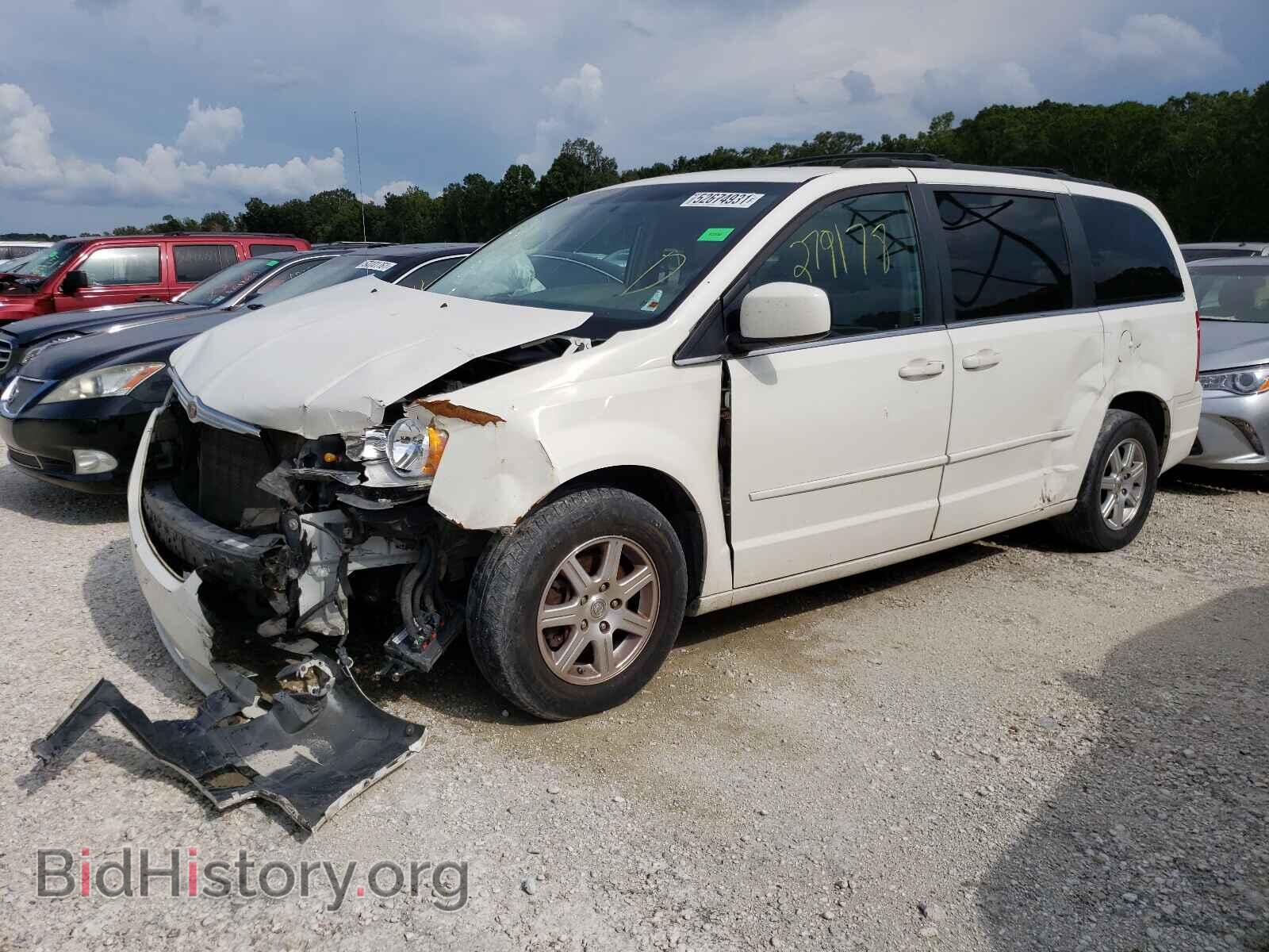 2008 CHRYSLER MINIVAN - VIN: 2A8HR54PX8R124719 - Фото 2