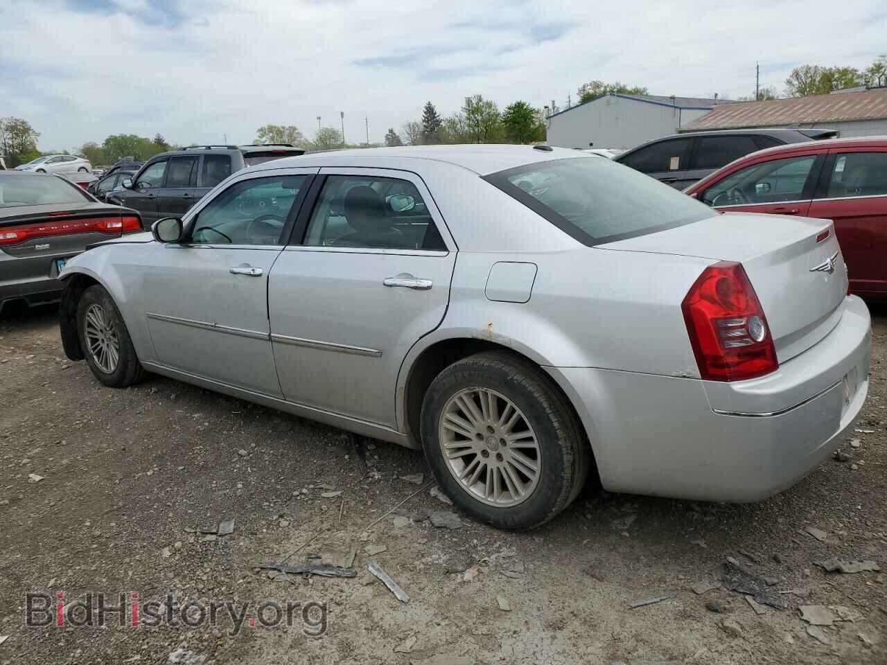 2010 CHRYSLER 300 - VIN: 2C3CA5CV5AH167034 - Фото 2