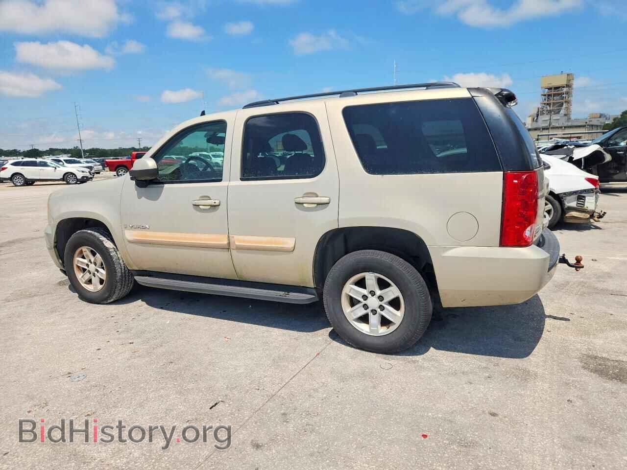 2009 GMC YUKON - VIN: 1GKFC23C19R210834 - Photo 2