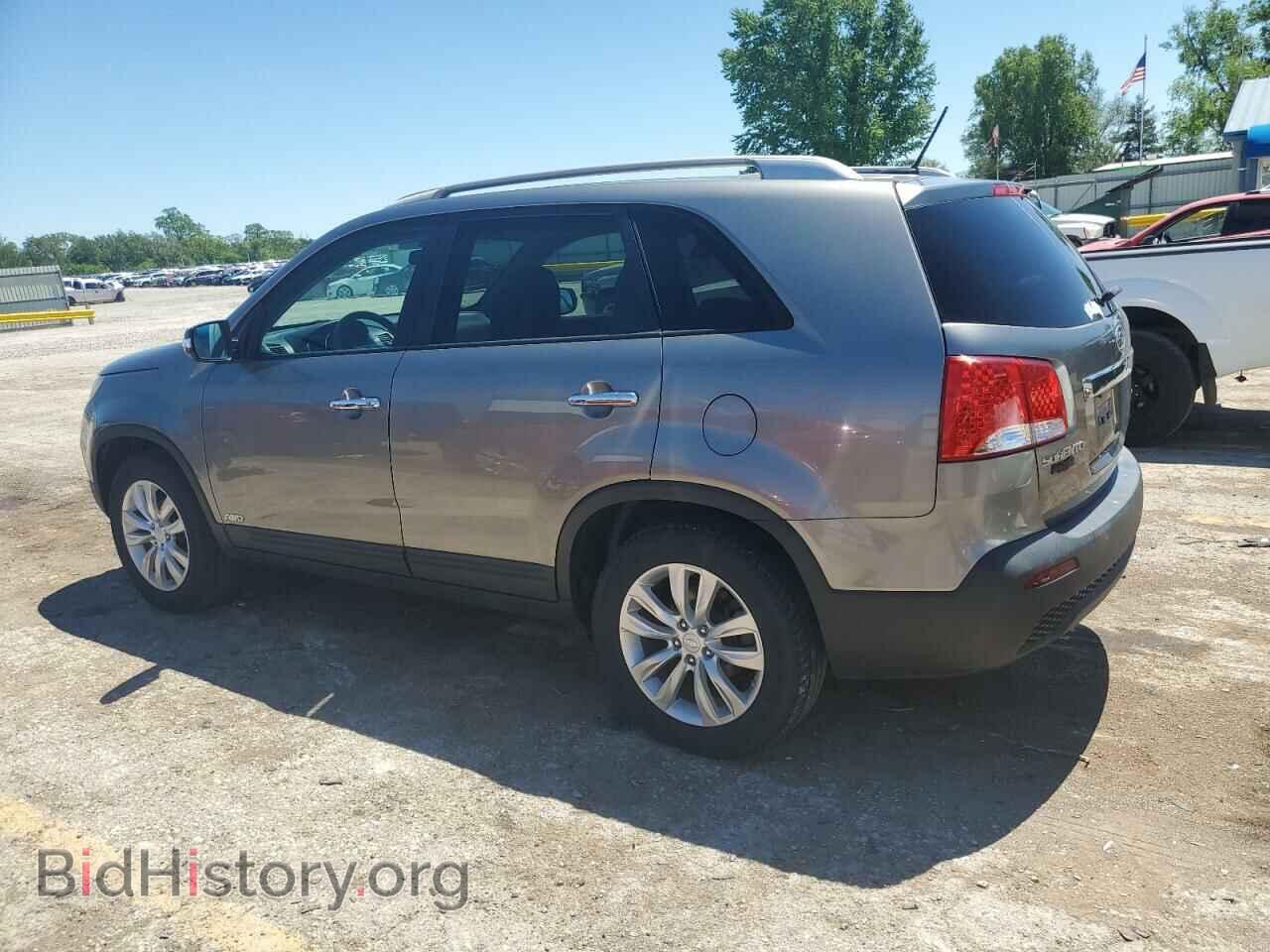 2011 KIA SORENTO - VIN: 5XYKTDA28BG176380 - Фото 2