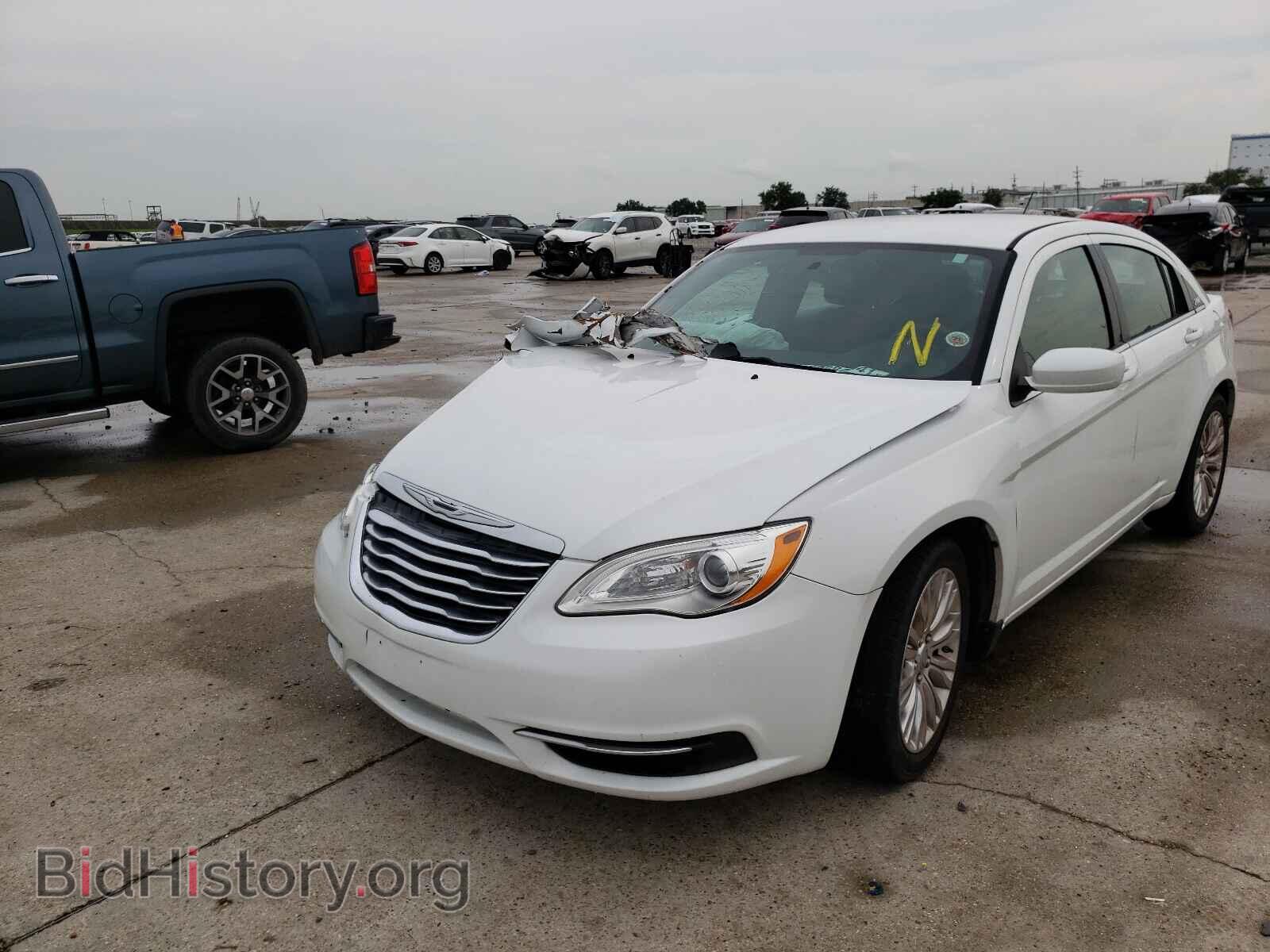 2013 CHRYSLER 200 - VIN: 1C3CCBAB6DN685571 - Фото 2