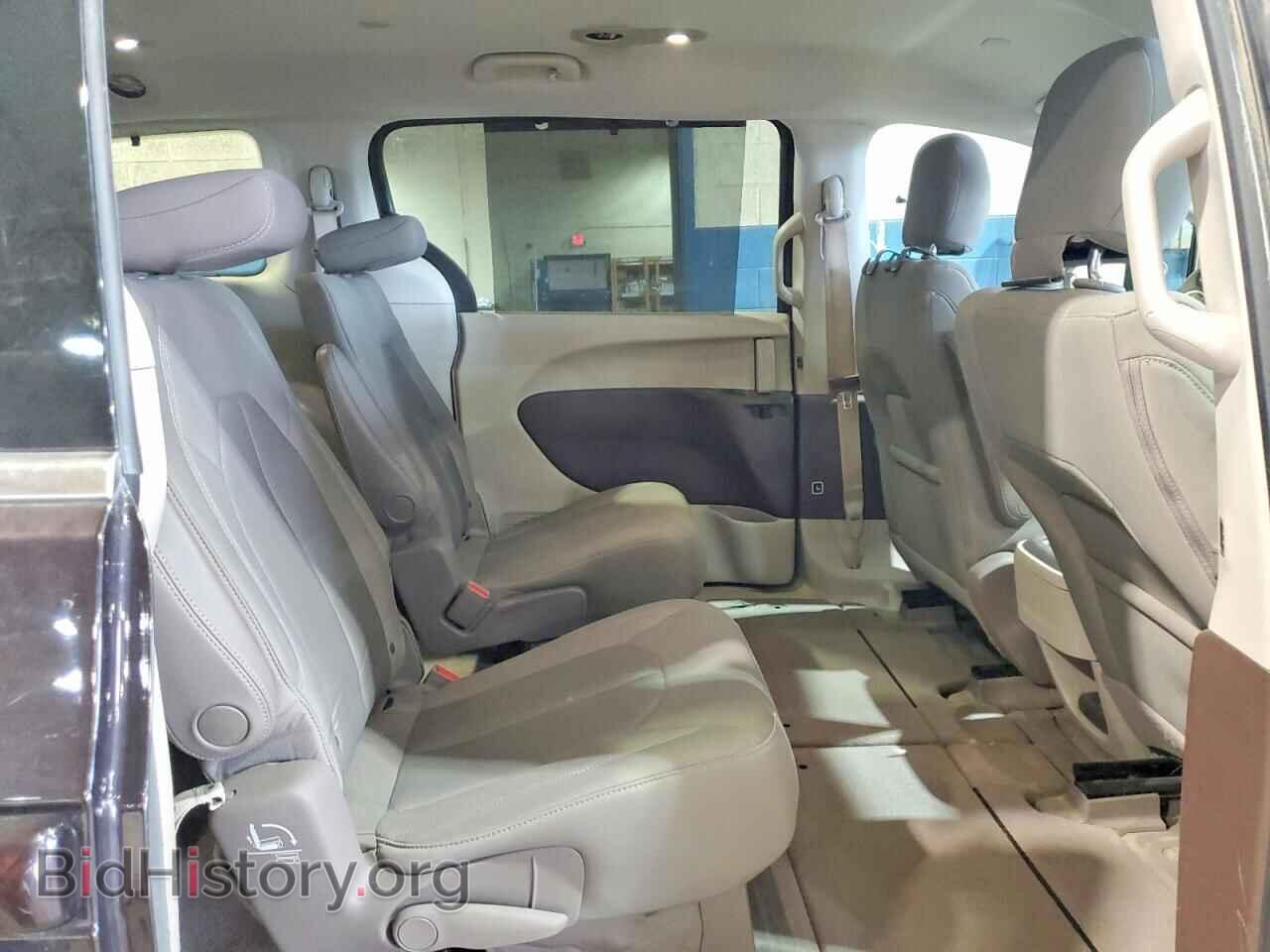 2017 CHRYSLER All Models - VIN: 2C4RC1BG4HR745611 - Photo 11
