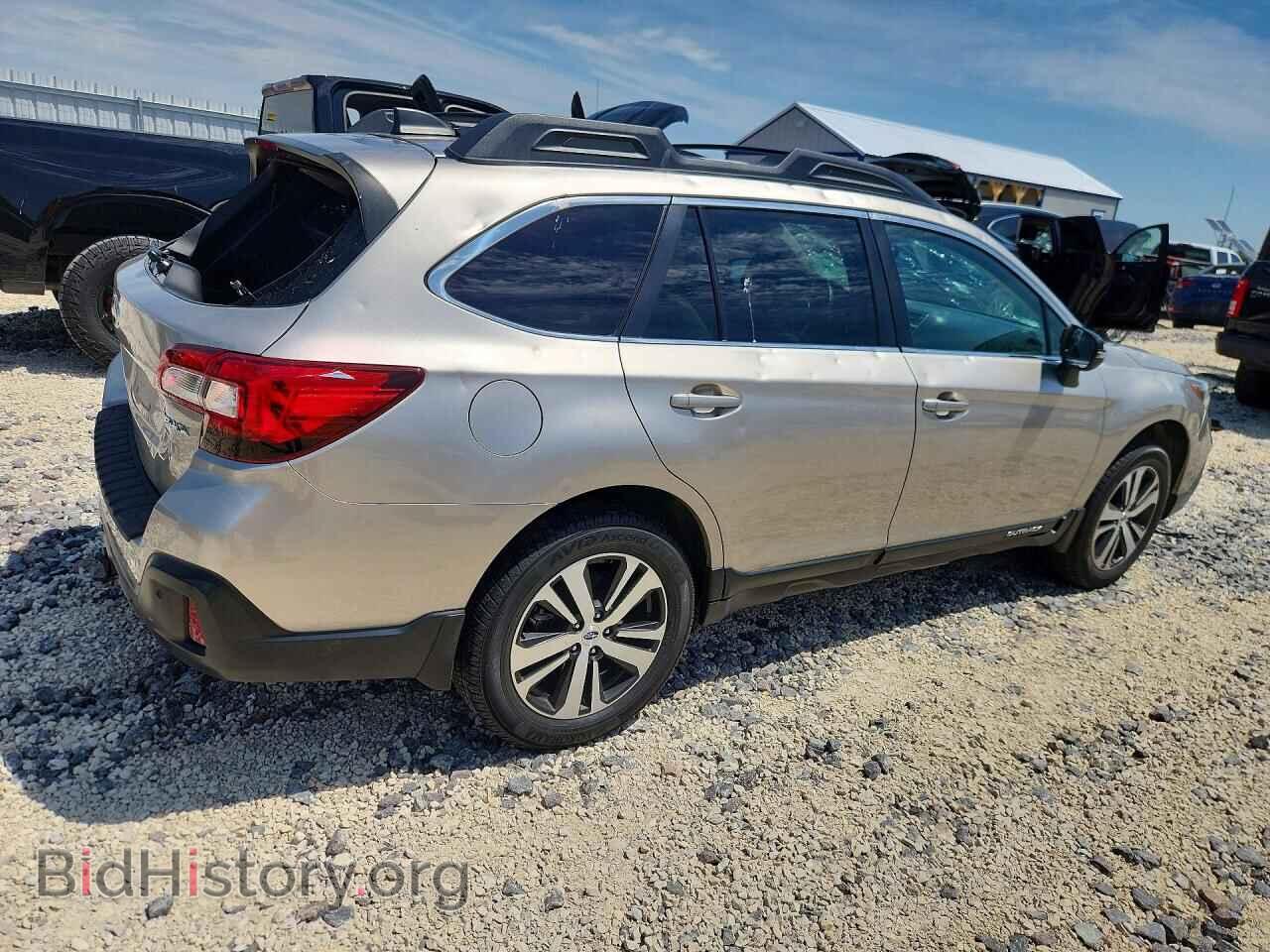 2018 SUBARU OUTBACK - VIN: 4S4BSANC7J3297615 - Фото 3