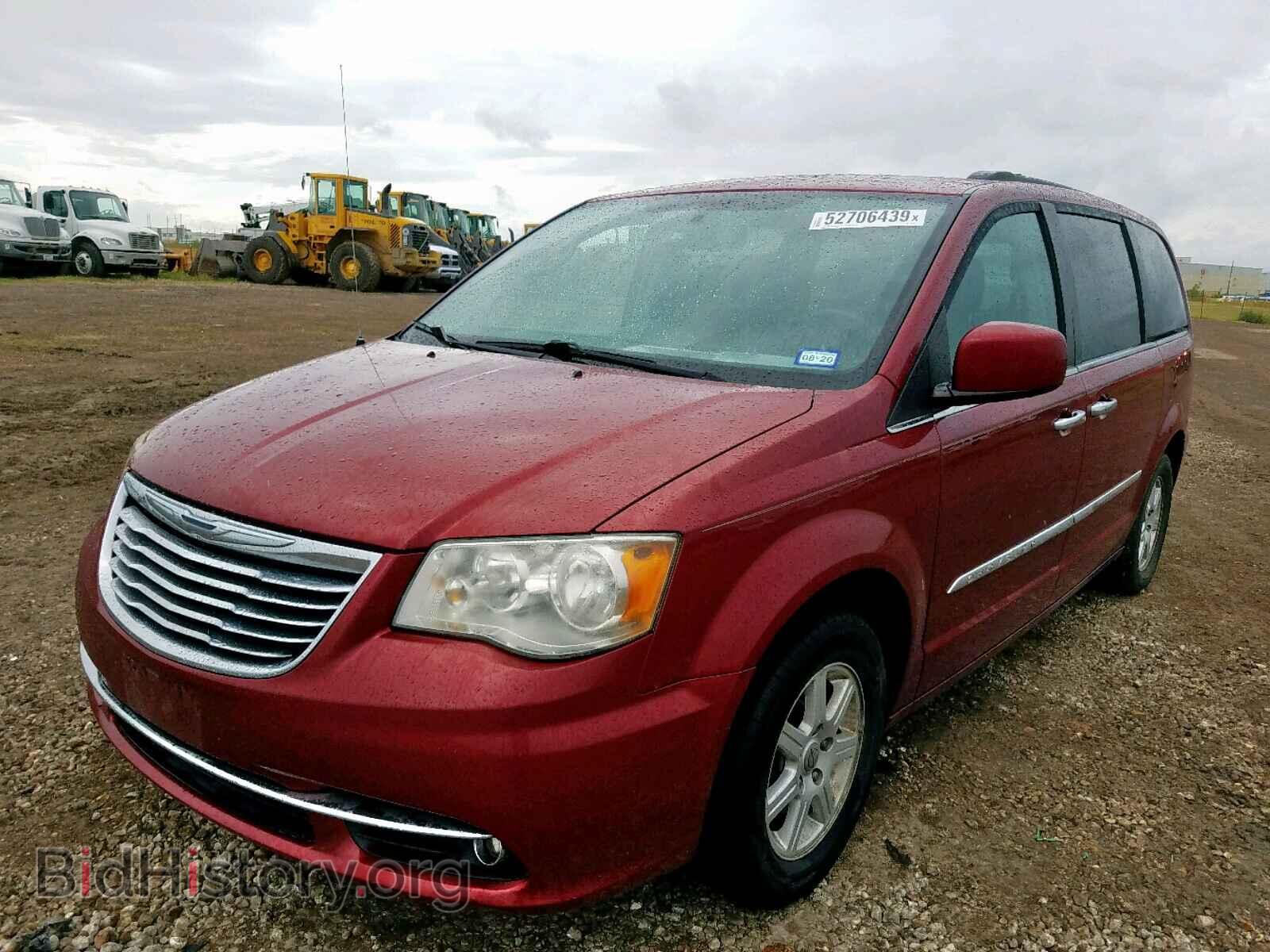 2011 CHRYSLER TOWN & COU - VIN: 2A4RR5DGXBR676878 - Фото 2